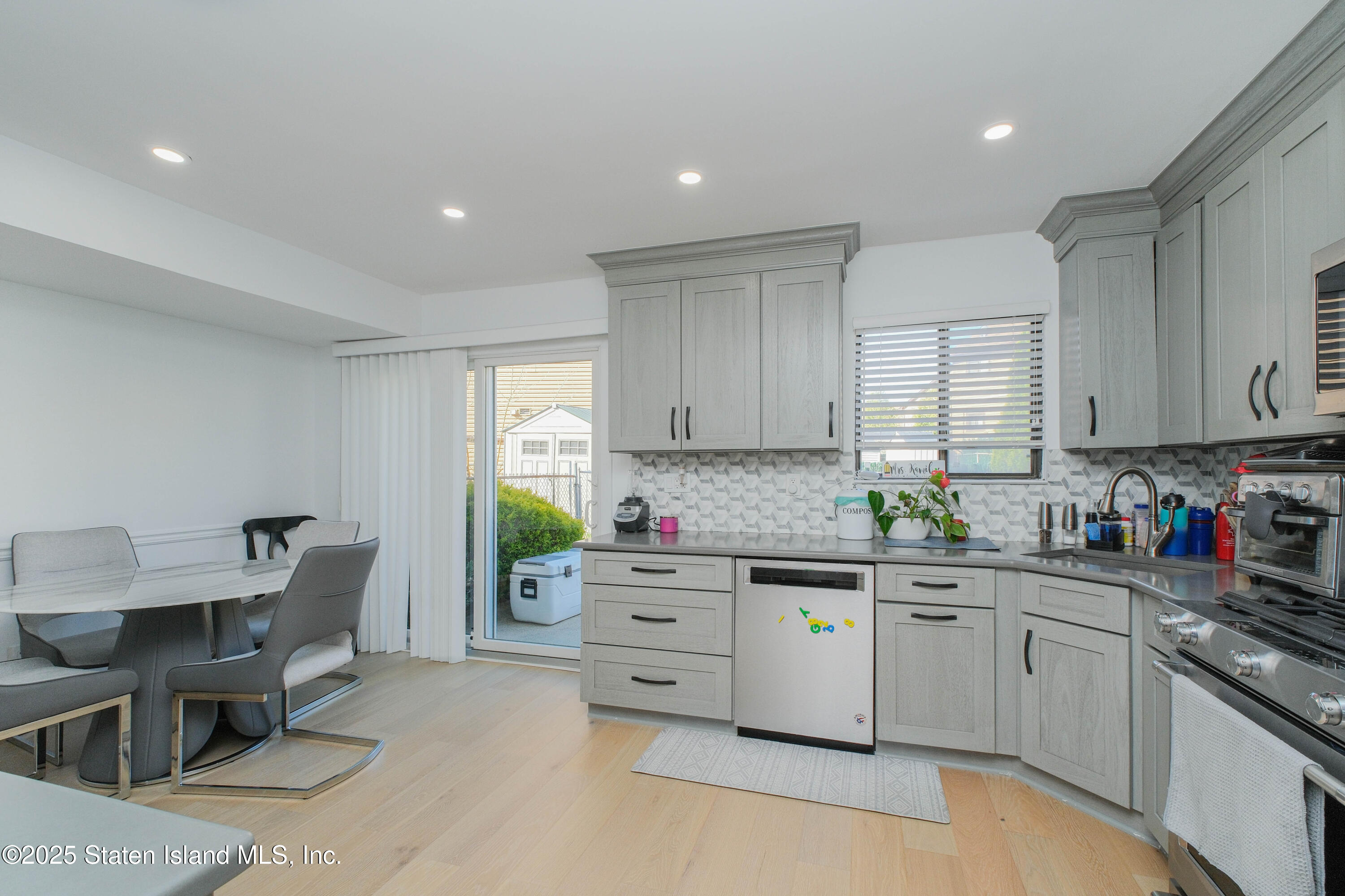 9 Rolling Hill Green, Staten Island, NY, 10312 image 18