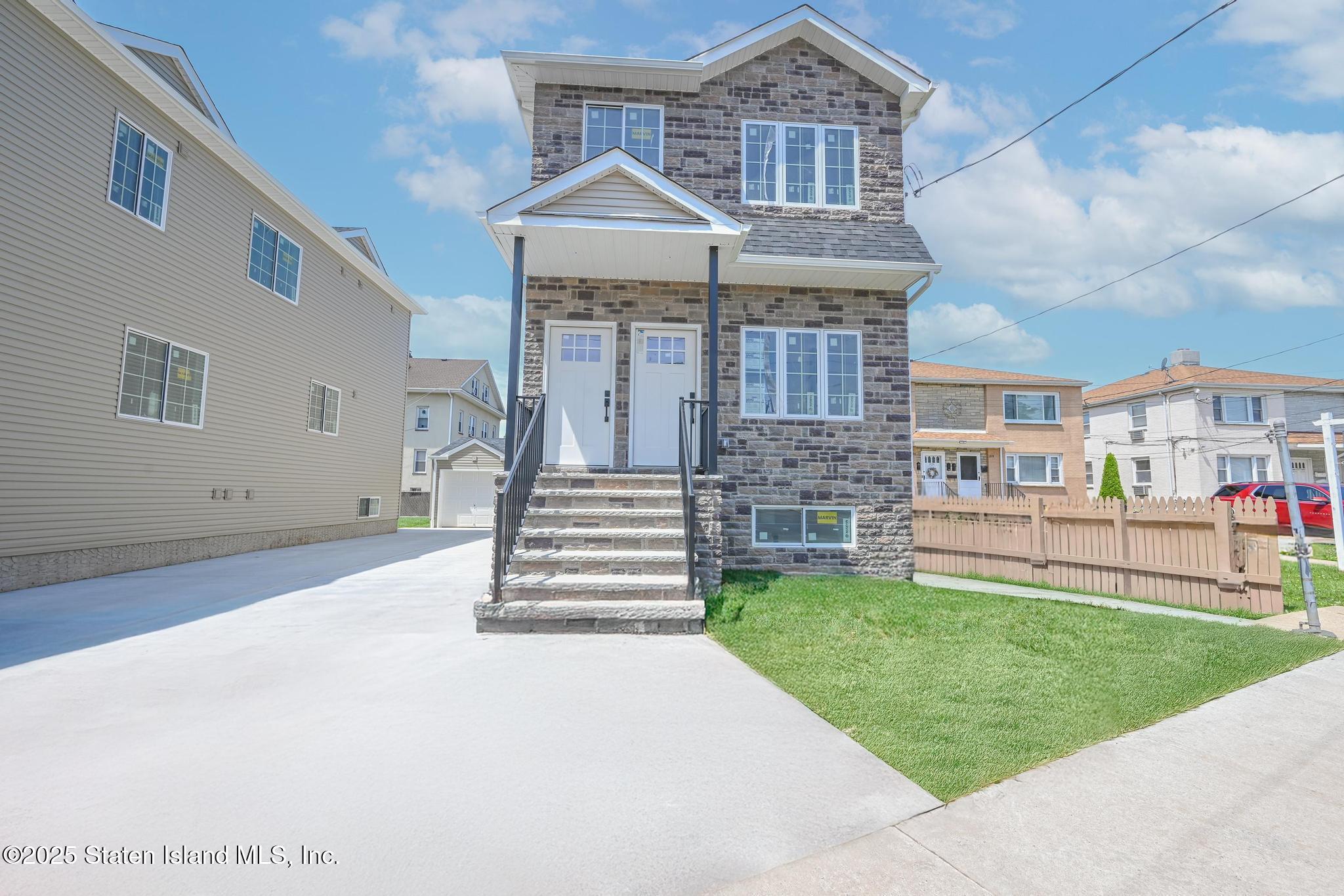 1380 Clove Road Image 2
