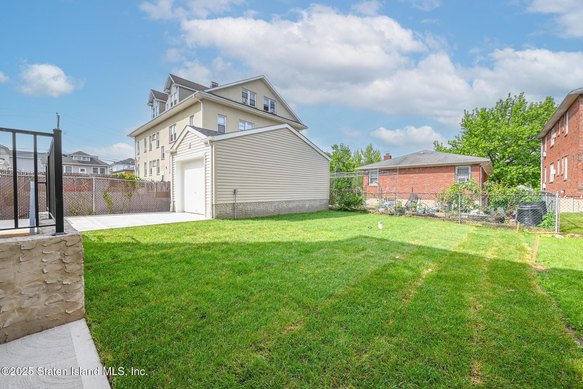 1380 Clove Road Image 4