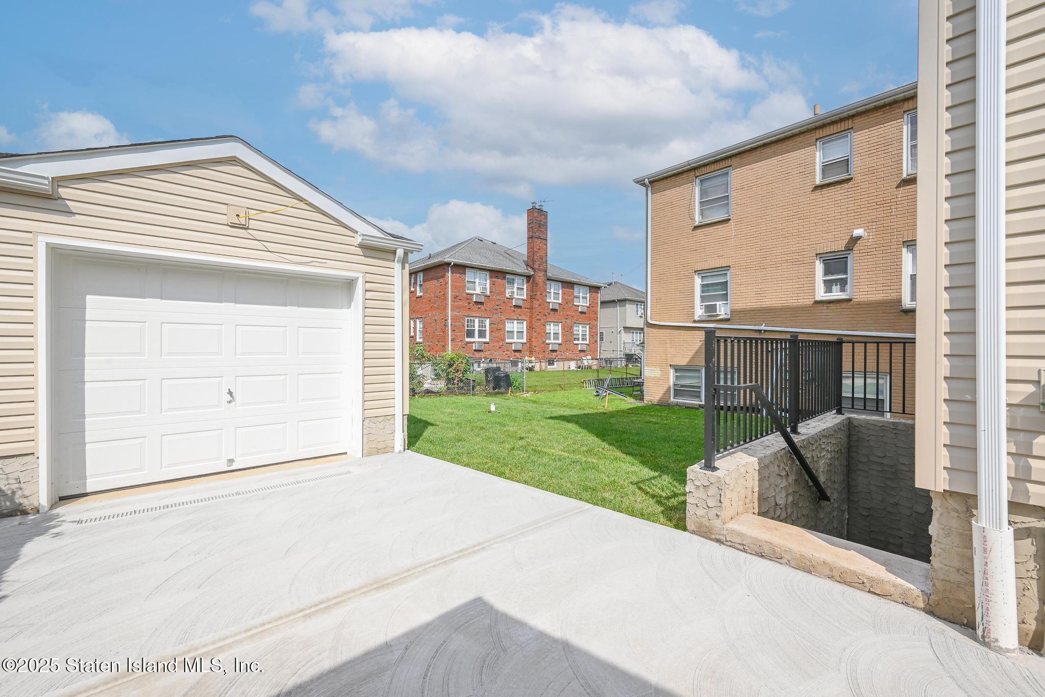 1380 Clove Road Image 5