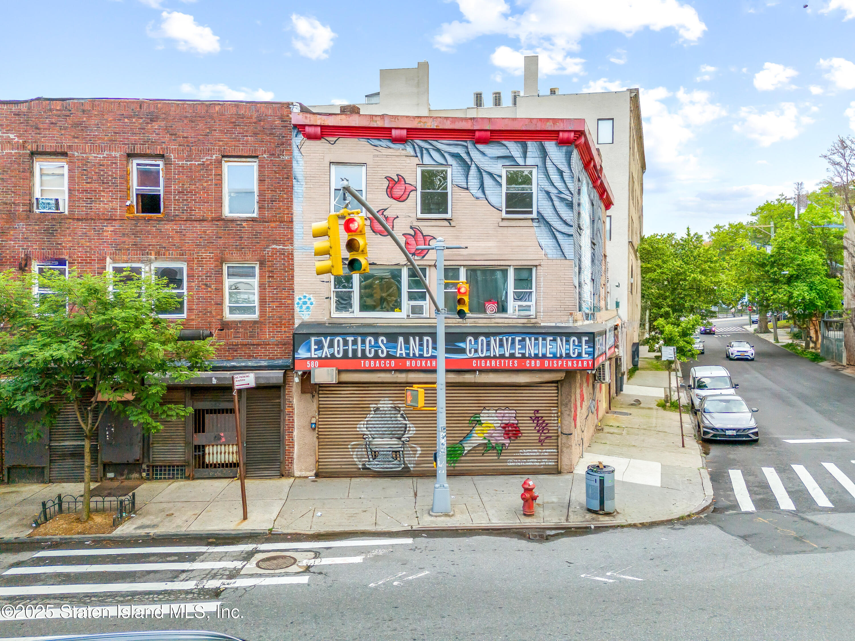 580 Bay Street Image 1