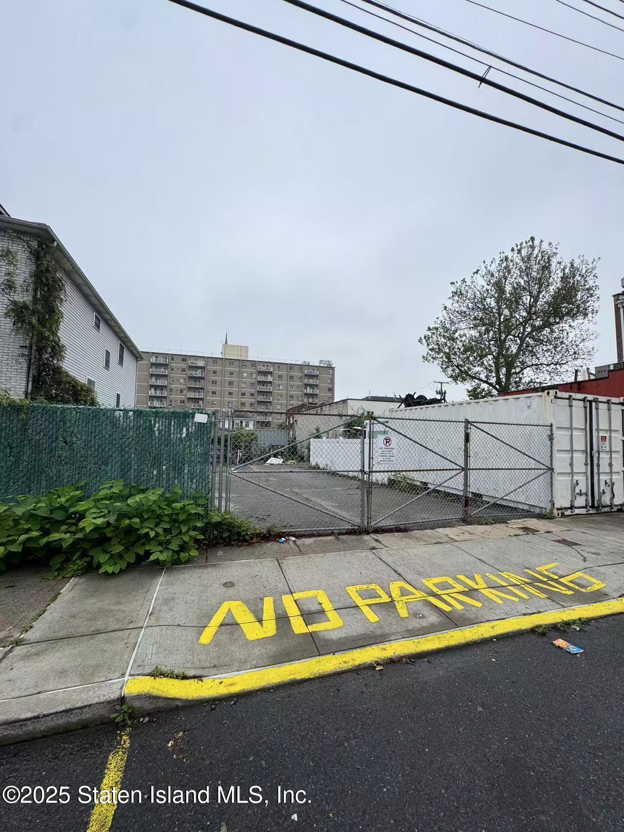 1277 Bay Street Image 3