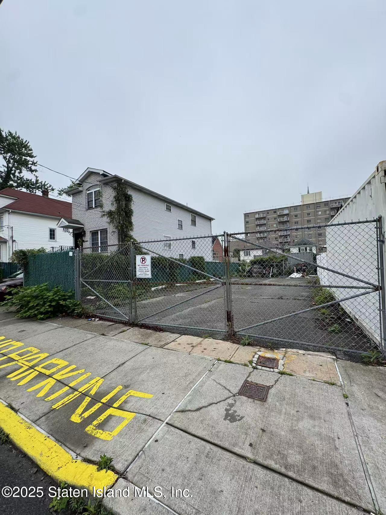 1277 Bay Street Image 5