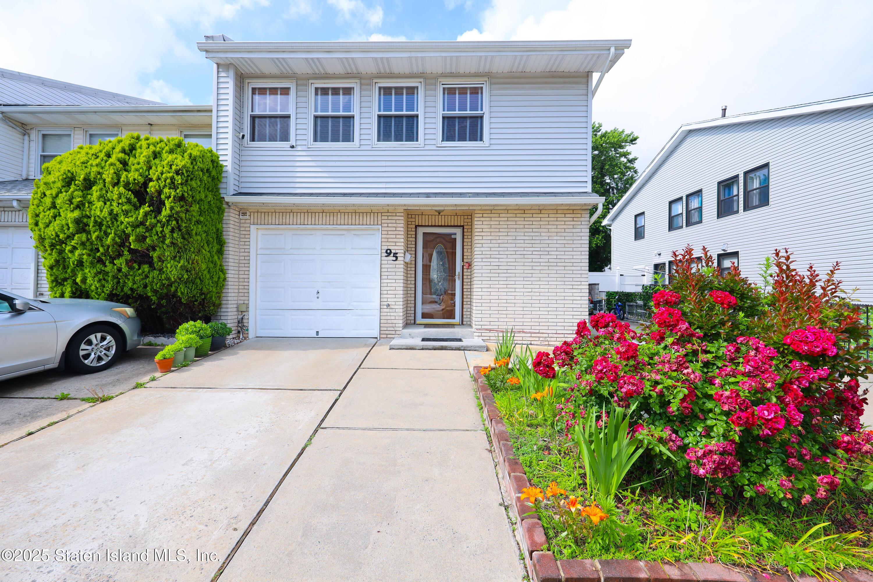 95 Regis Drive Image 1