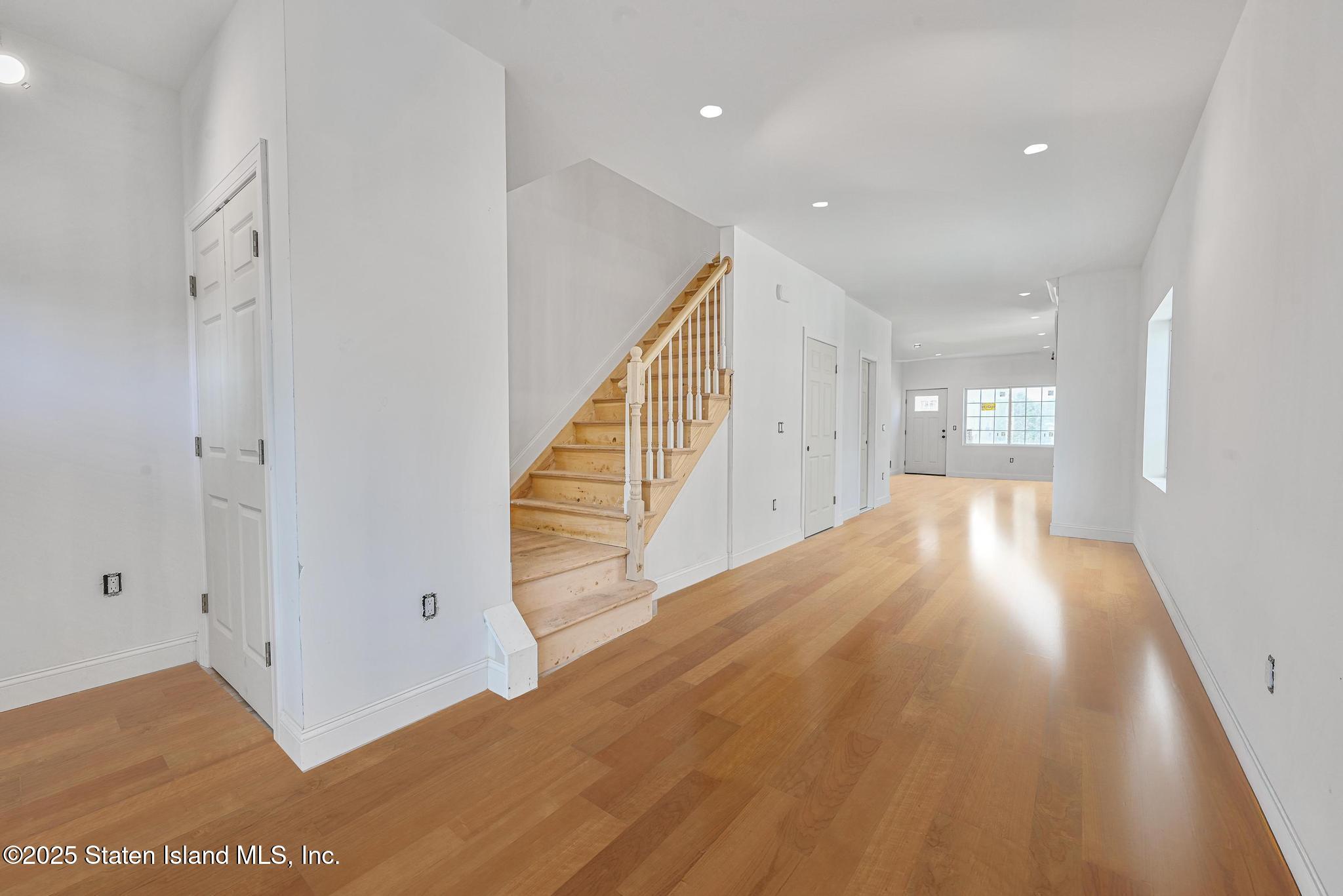 1384 Clove Road Image 4