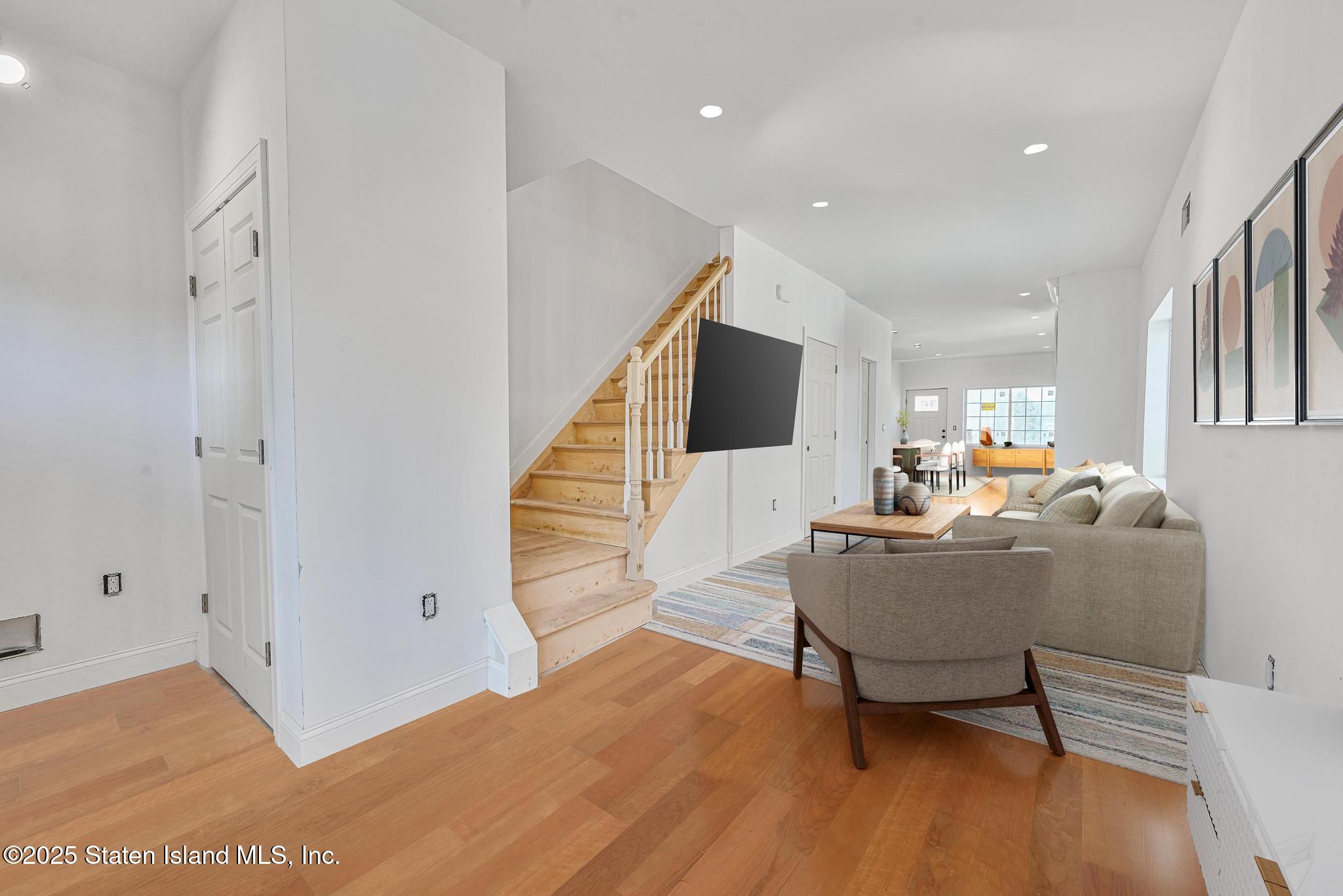 1384 Clove Road Image 5
