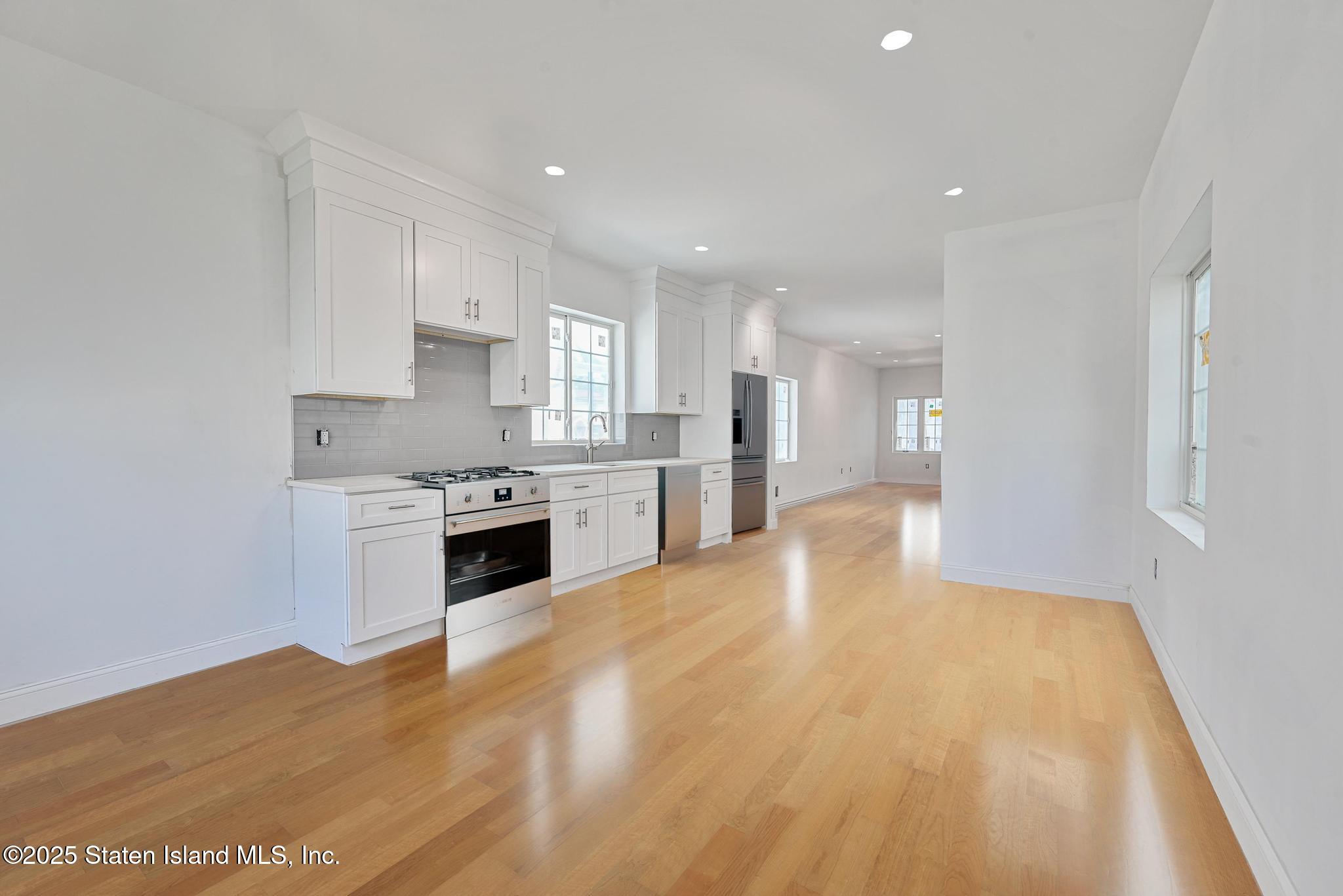 1384 Clove Road, Staten Island, NY, 10301 image 9