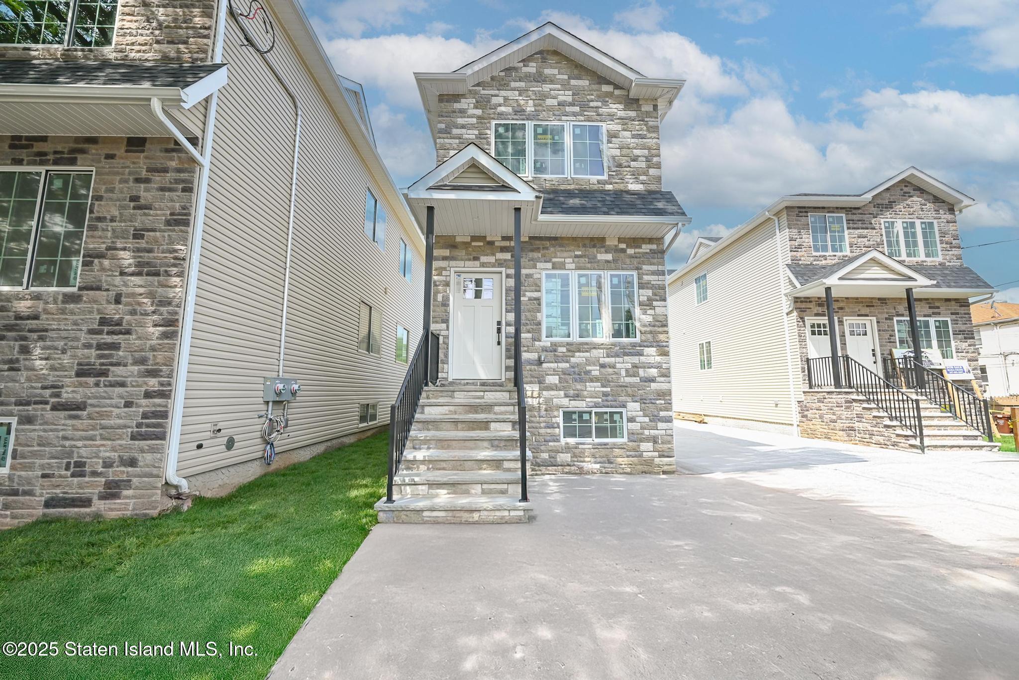 1384 Clove Road Image 1