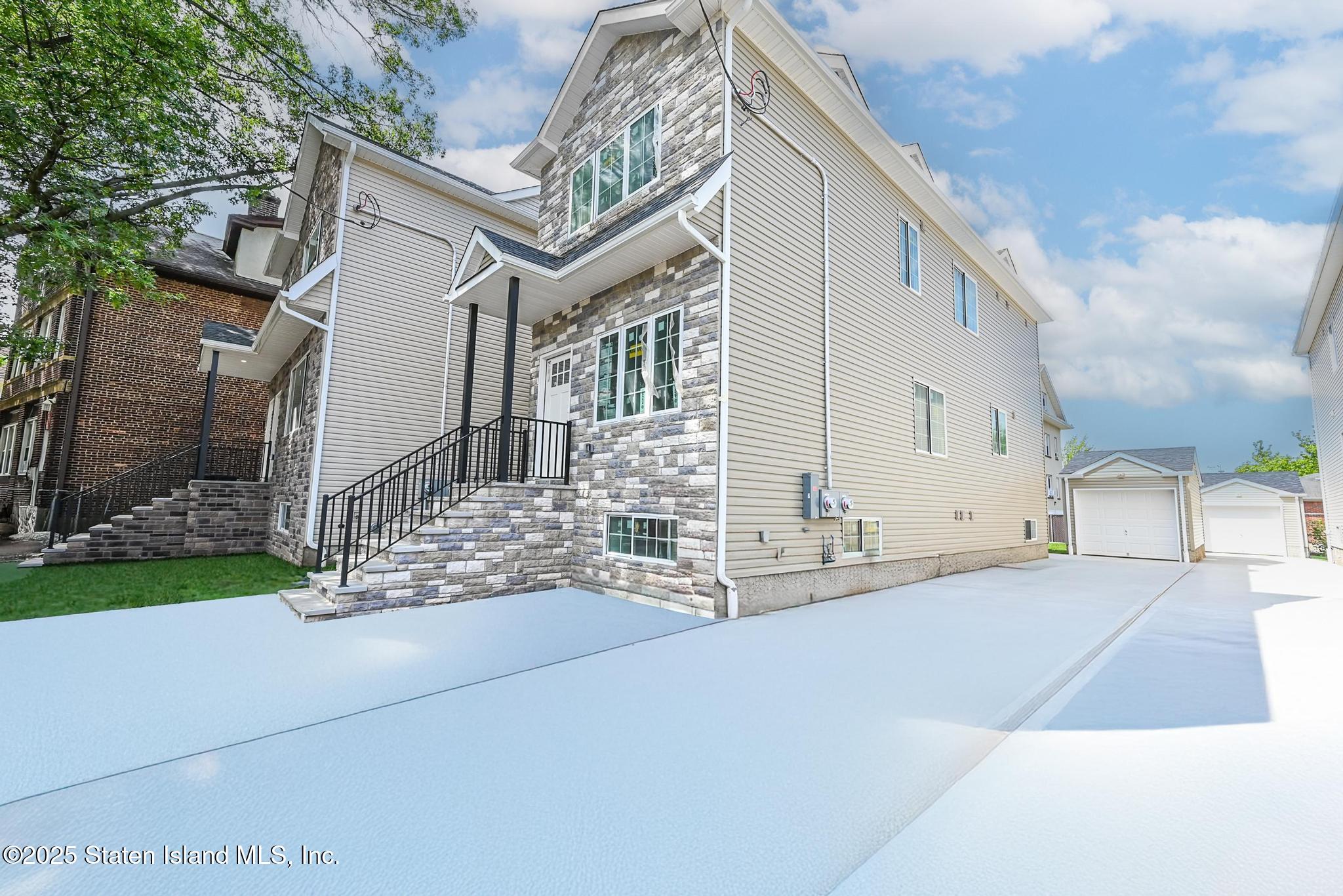 1384 Clove Road Image 3