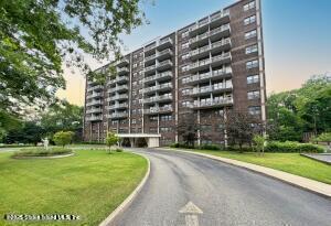 1100 Clove Road #2k Image 1
