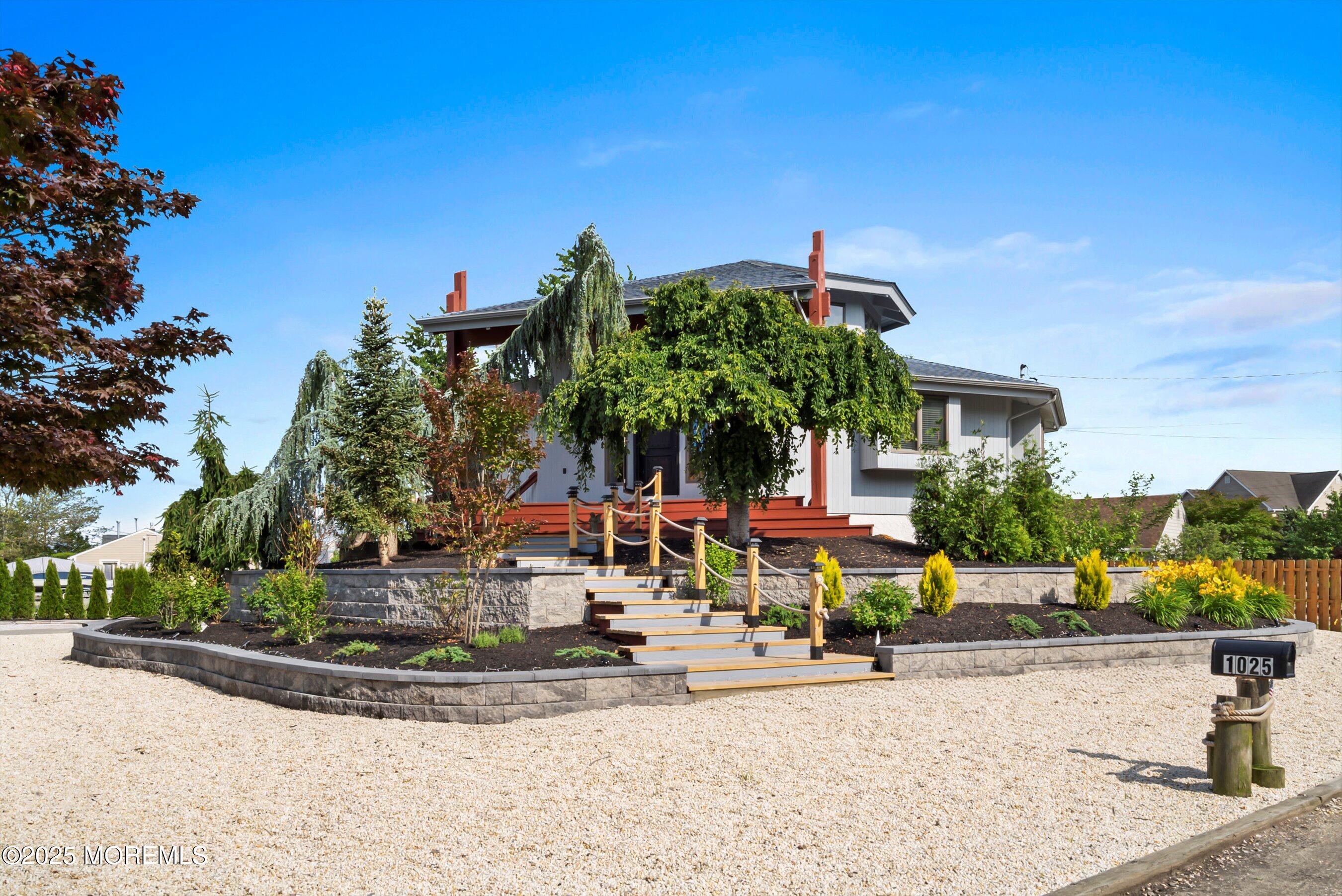 1025 Bayview Avenue Image 1