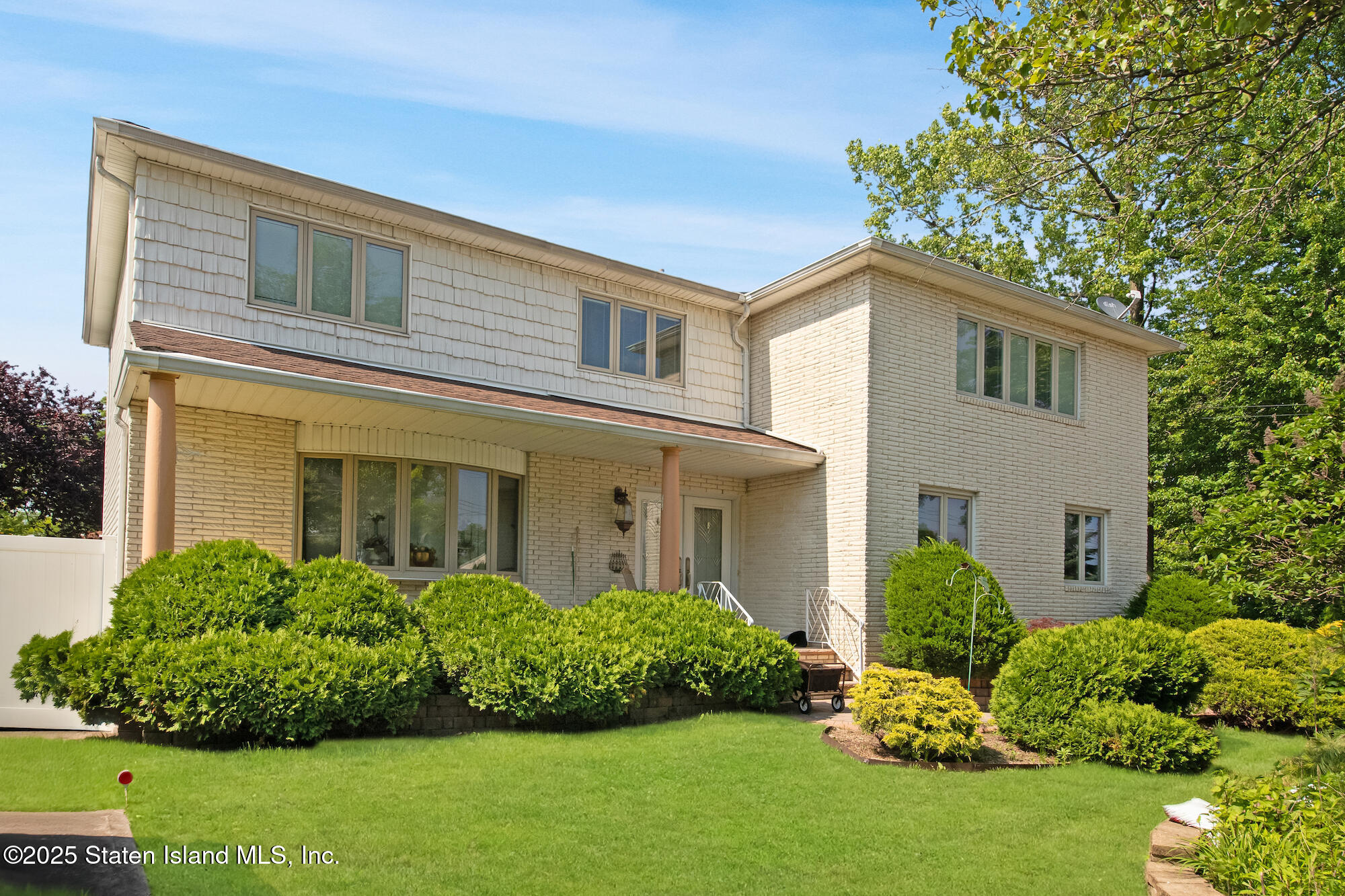 835 Ionia Avenue Image 2