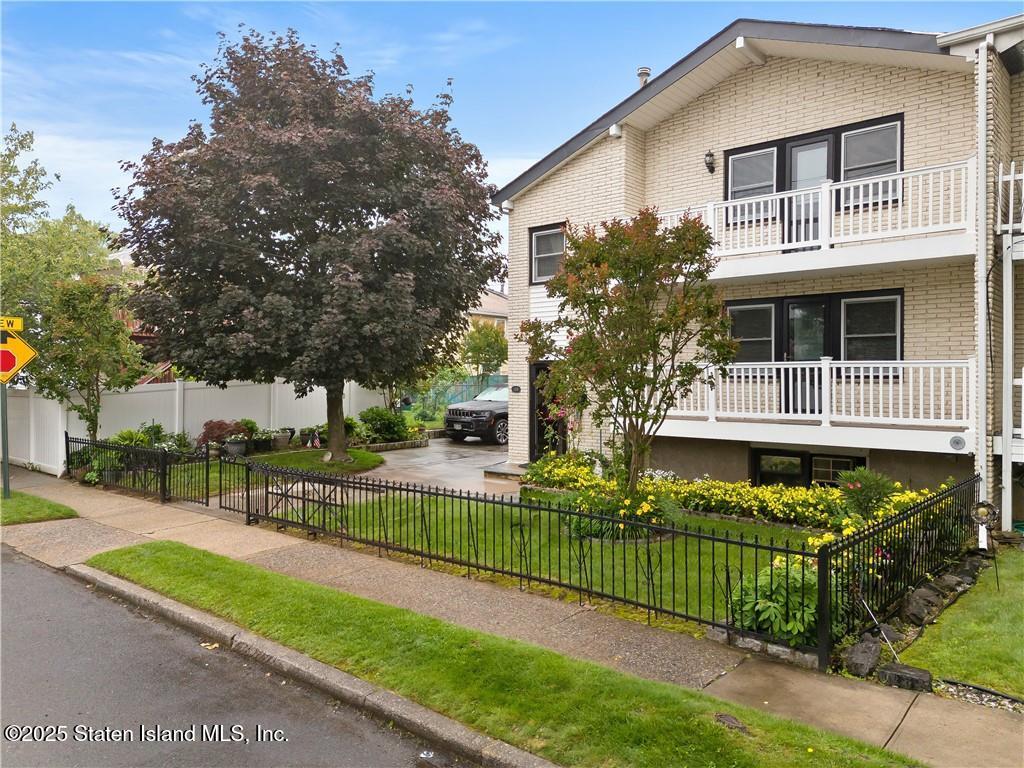 169 Redgrave Avenue Image 3