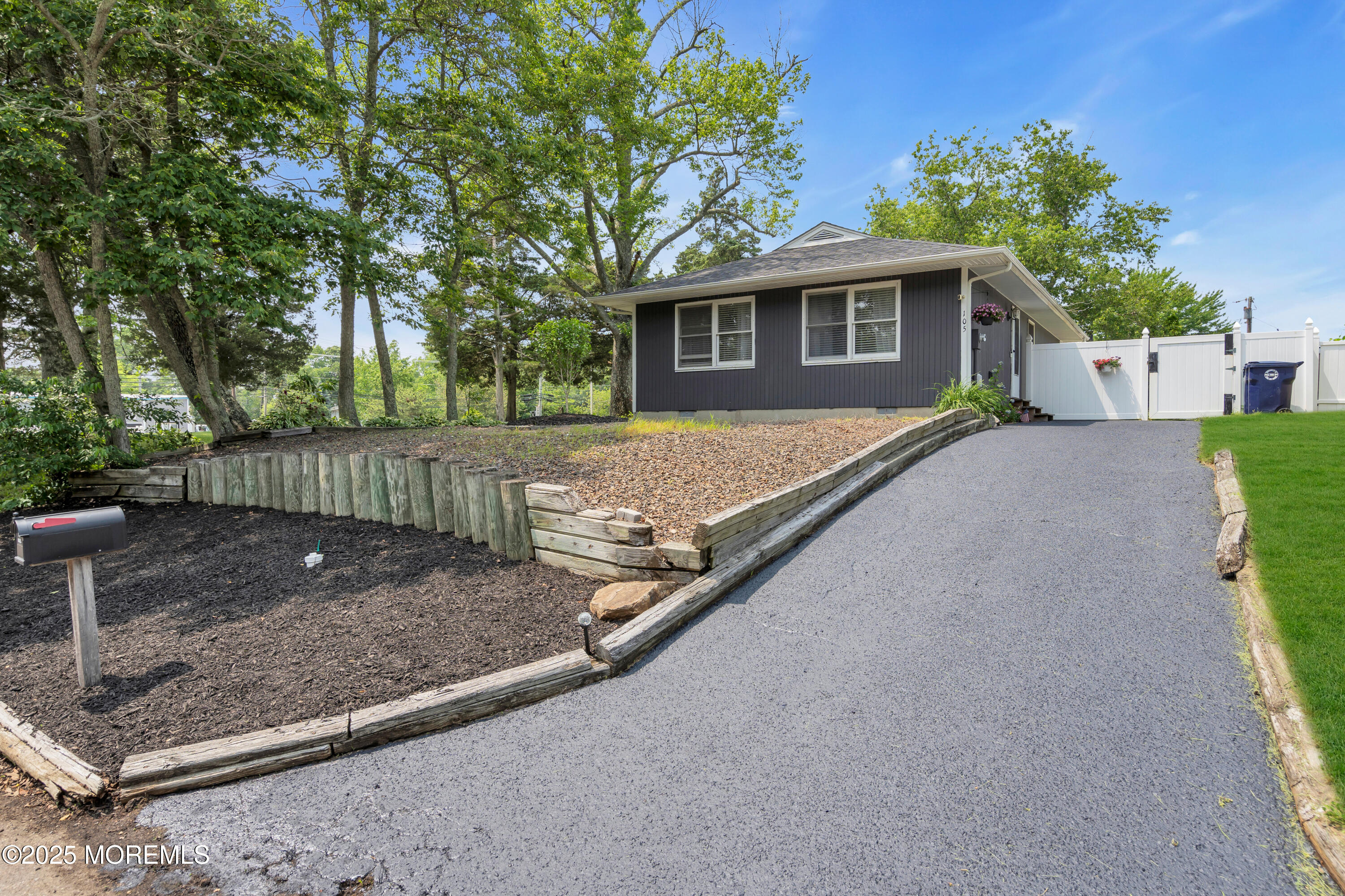 105 Kadlubeck Way Image 1