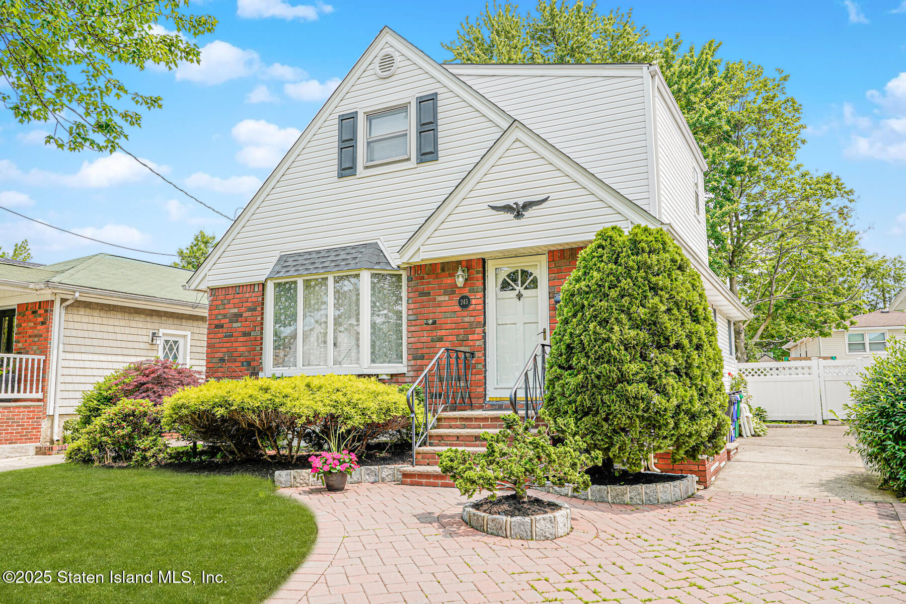243 Seidman Avenue Image 1