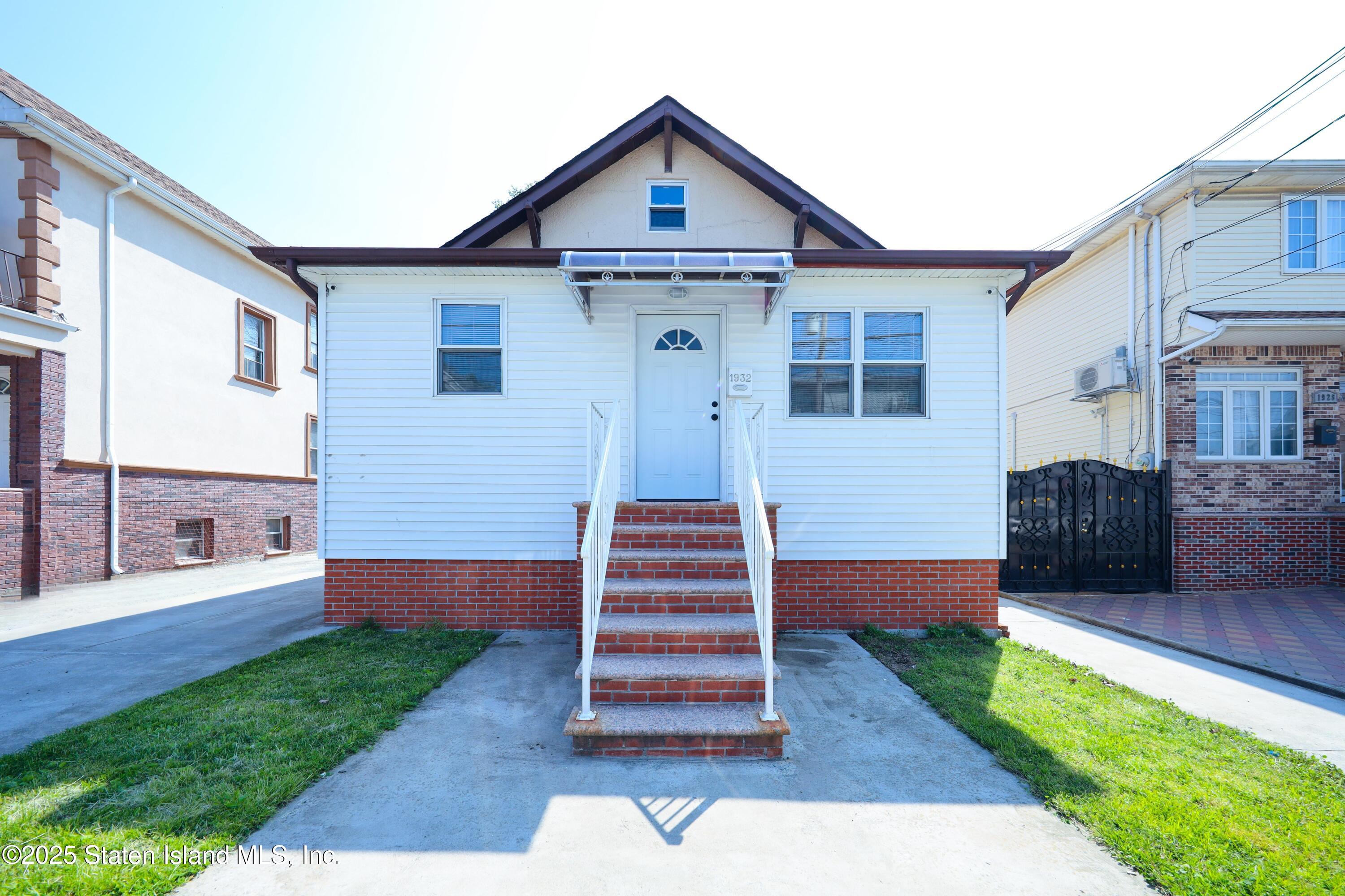 1932 Clove Road Image 1
