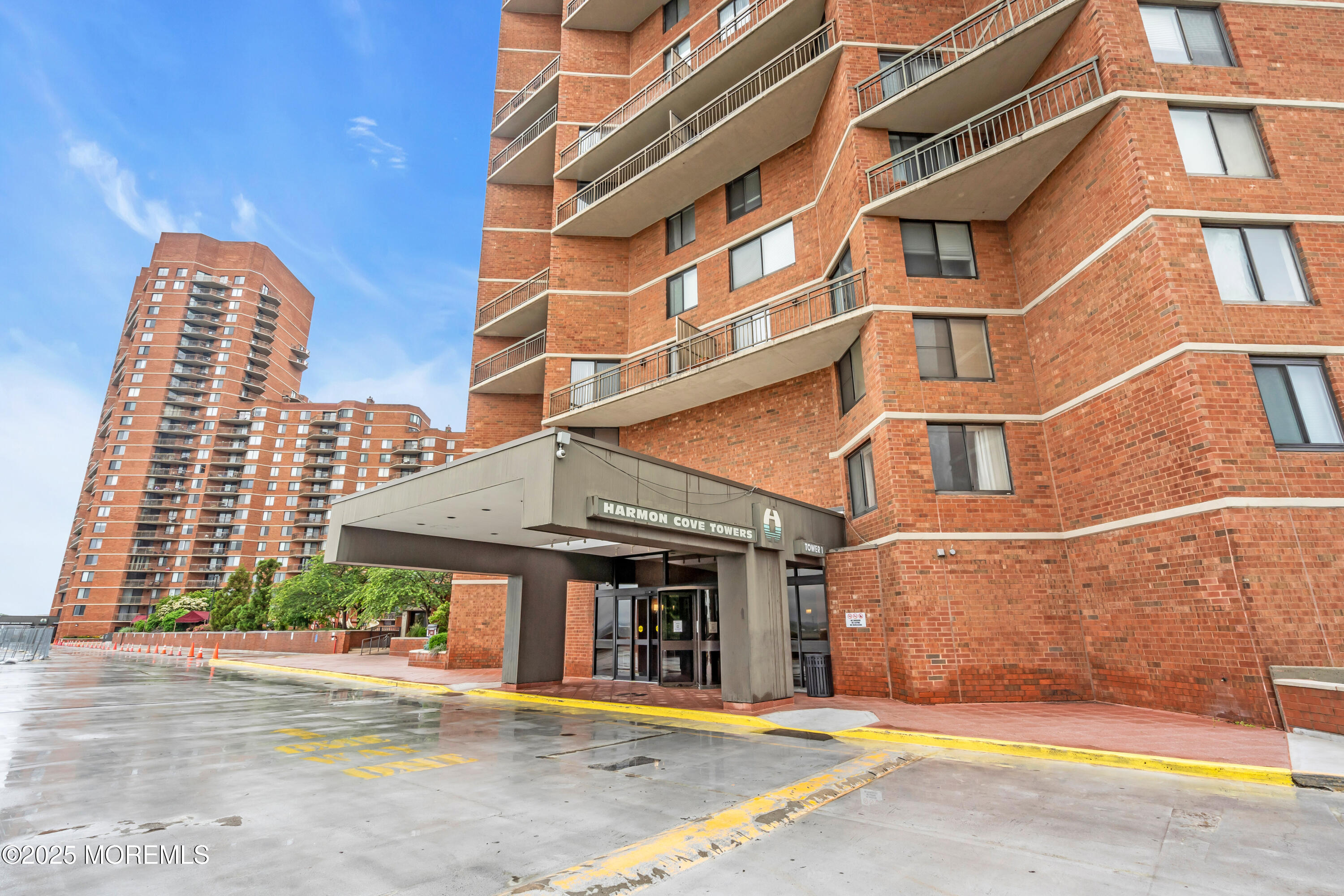 2508 Harmon Cove Tower Image 2