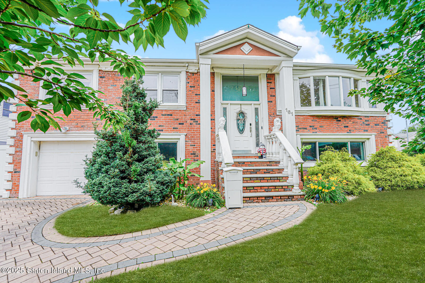 161 Ravenhurst Avenue Image 1