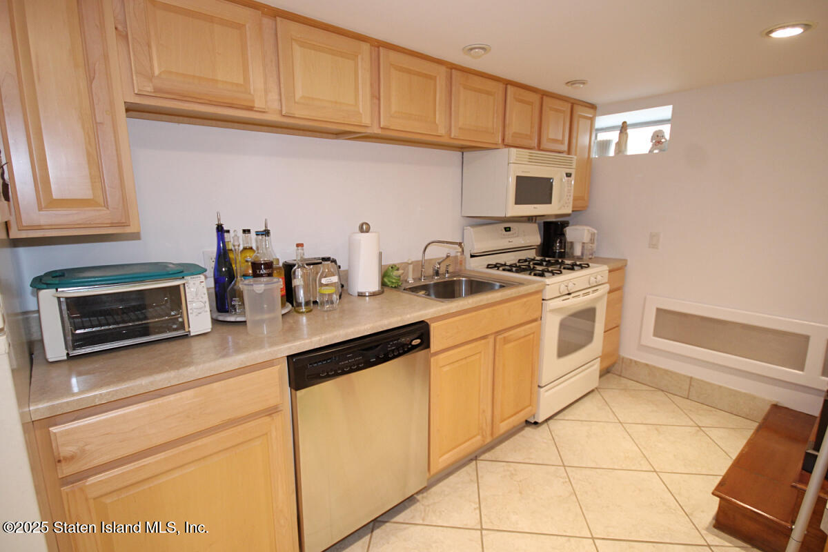 27 Sommers Lane, Staten Island, NY, 10314 image 28