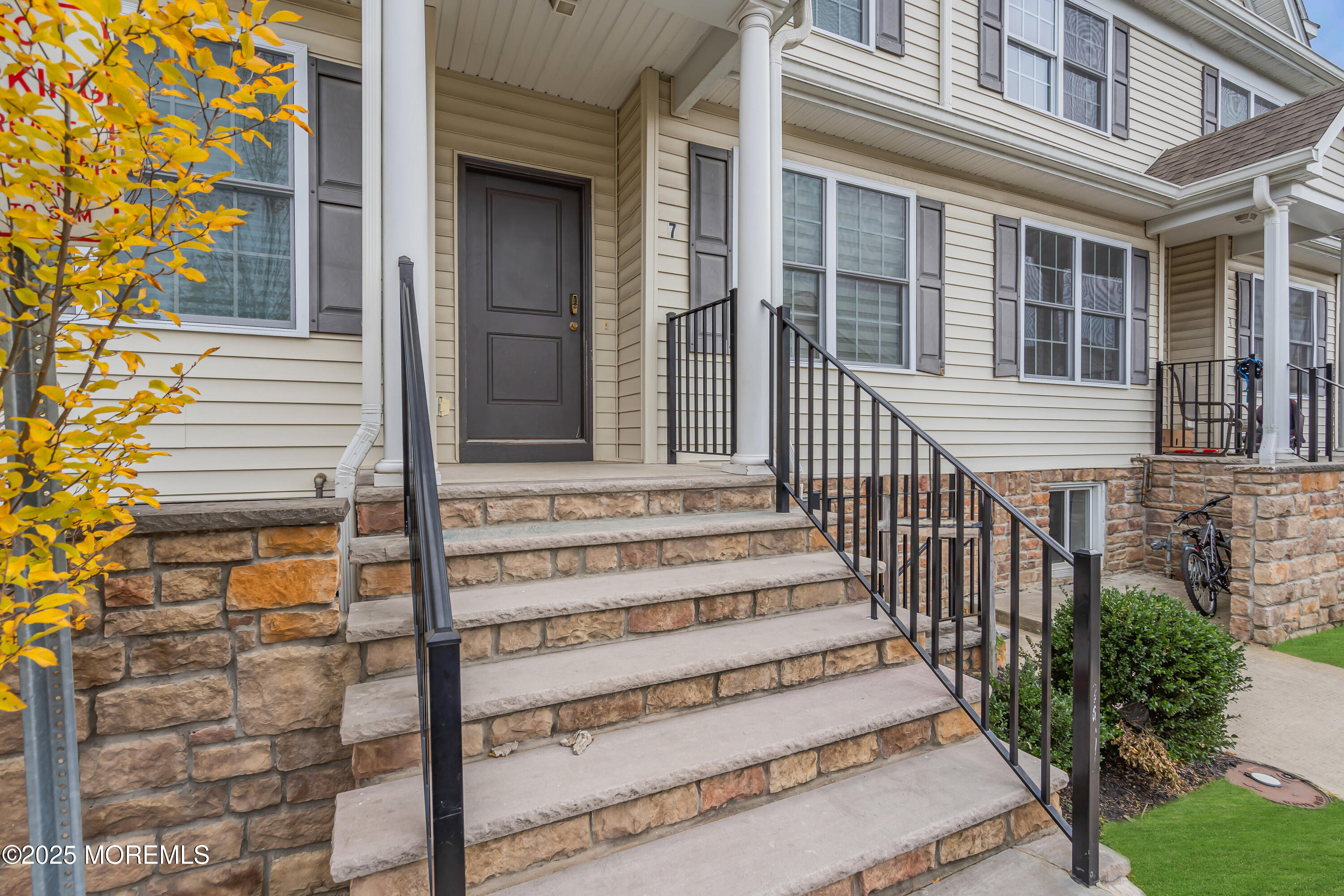 7 Marble Way Image 1