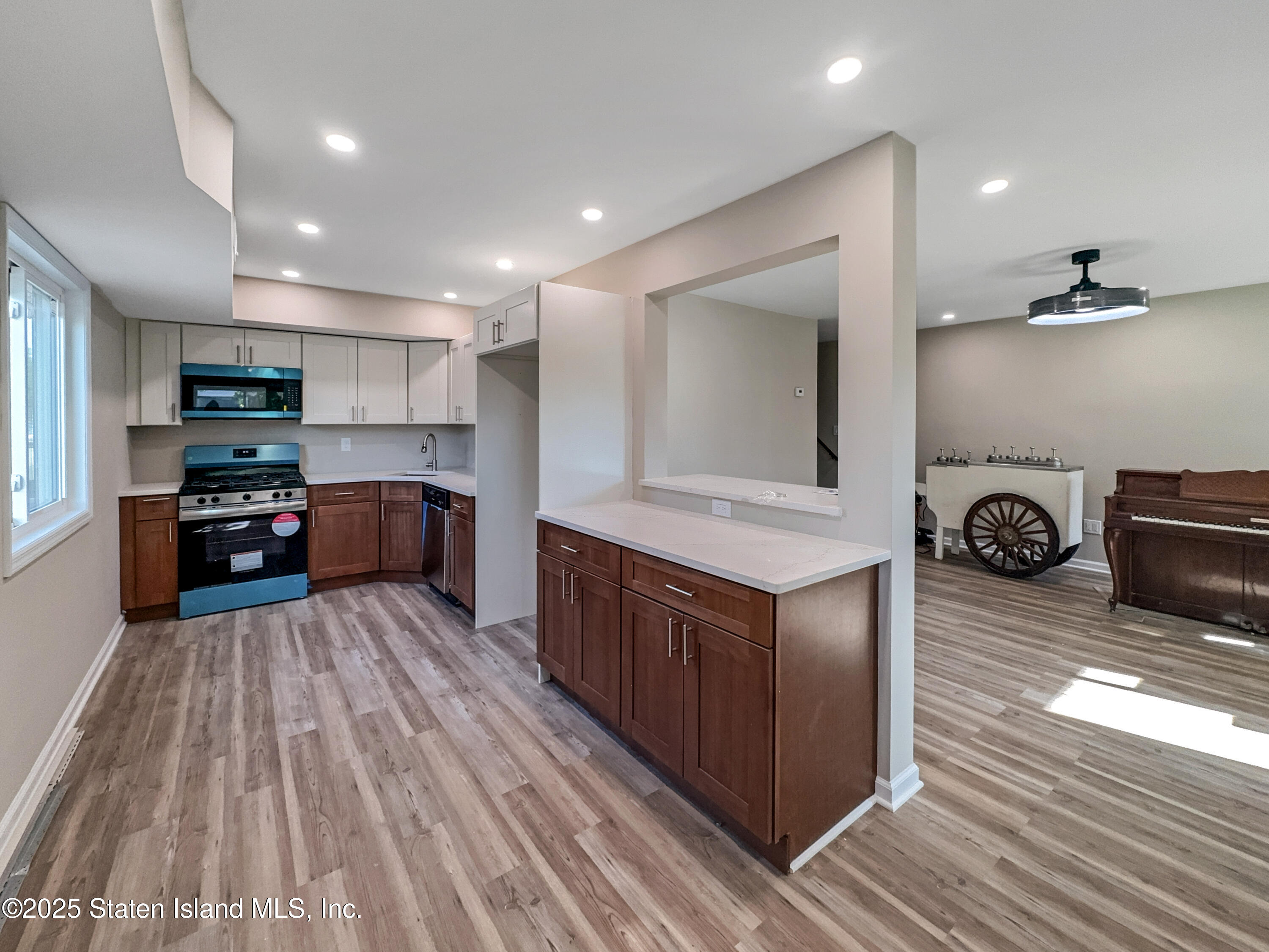 81 Selvin Loop, Staten Island, NY, 10303 image 7