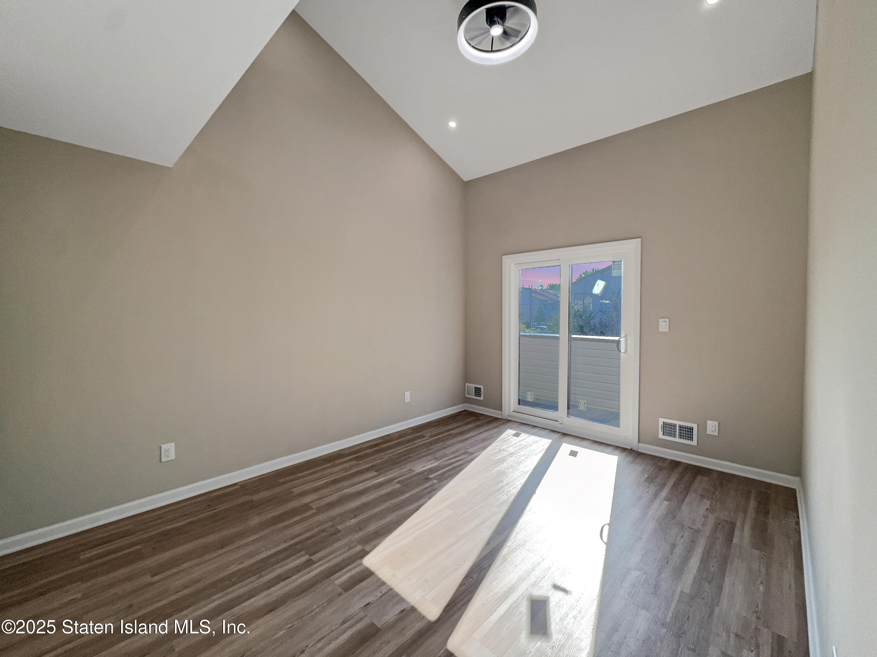 81 Selvin Loop, Staten Island, NY, 10303 image 16