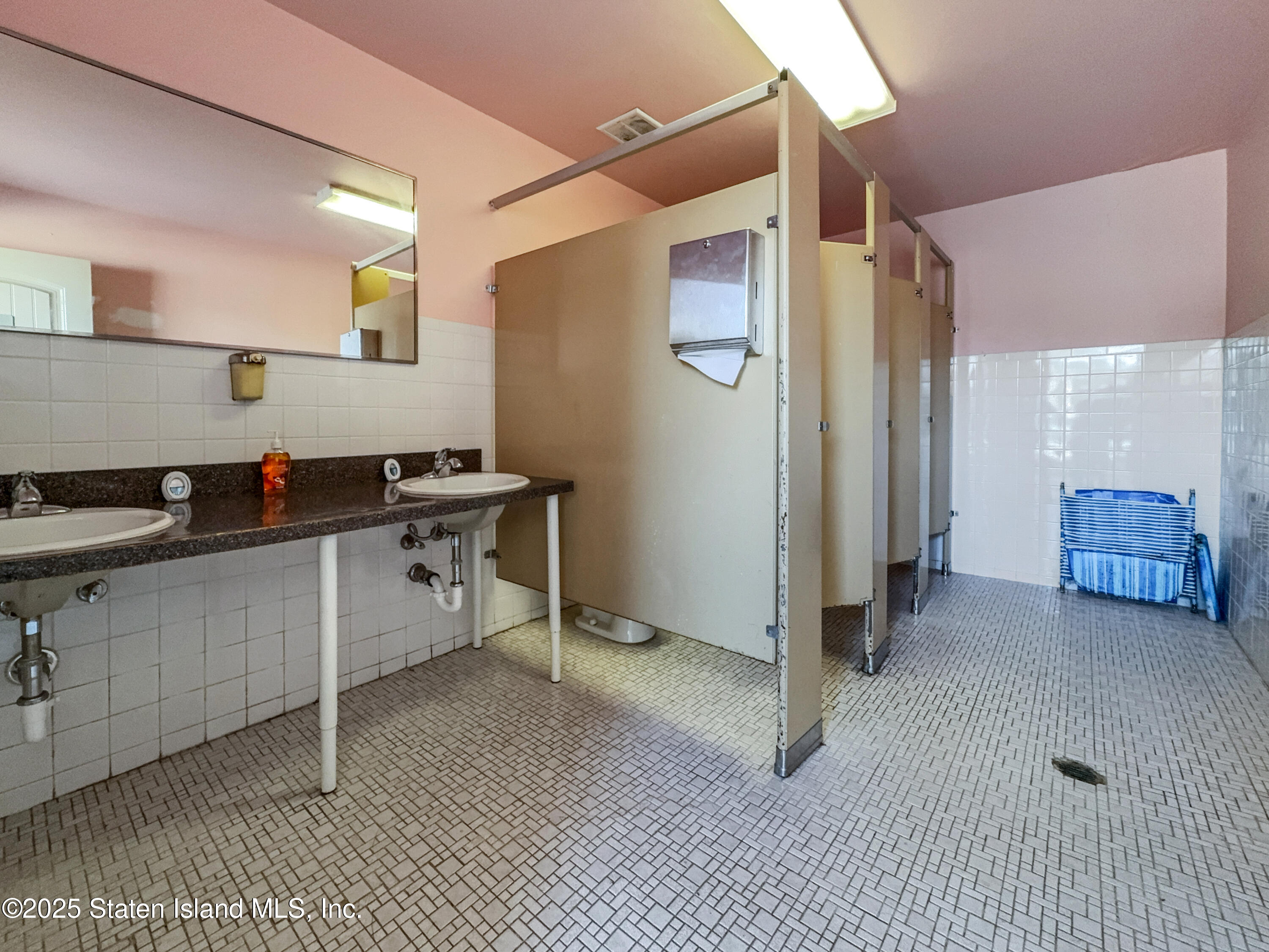 81 Selvin Loop, Staten Island, NY, 10303 image 35