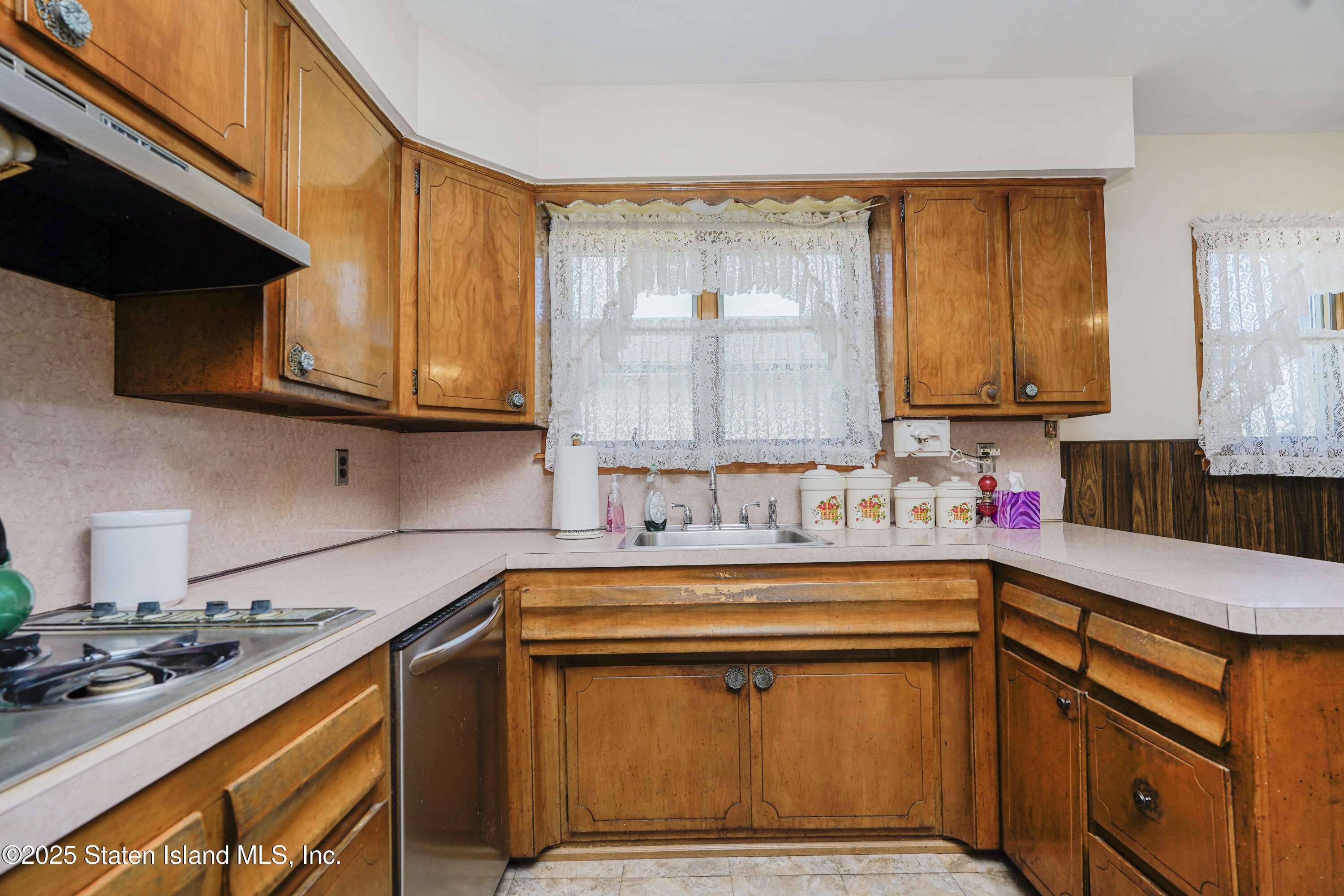 116 Slater Boulevard, Staten Island, NY, 10305 image 6