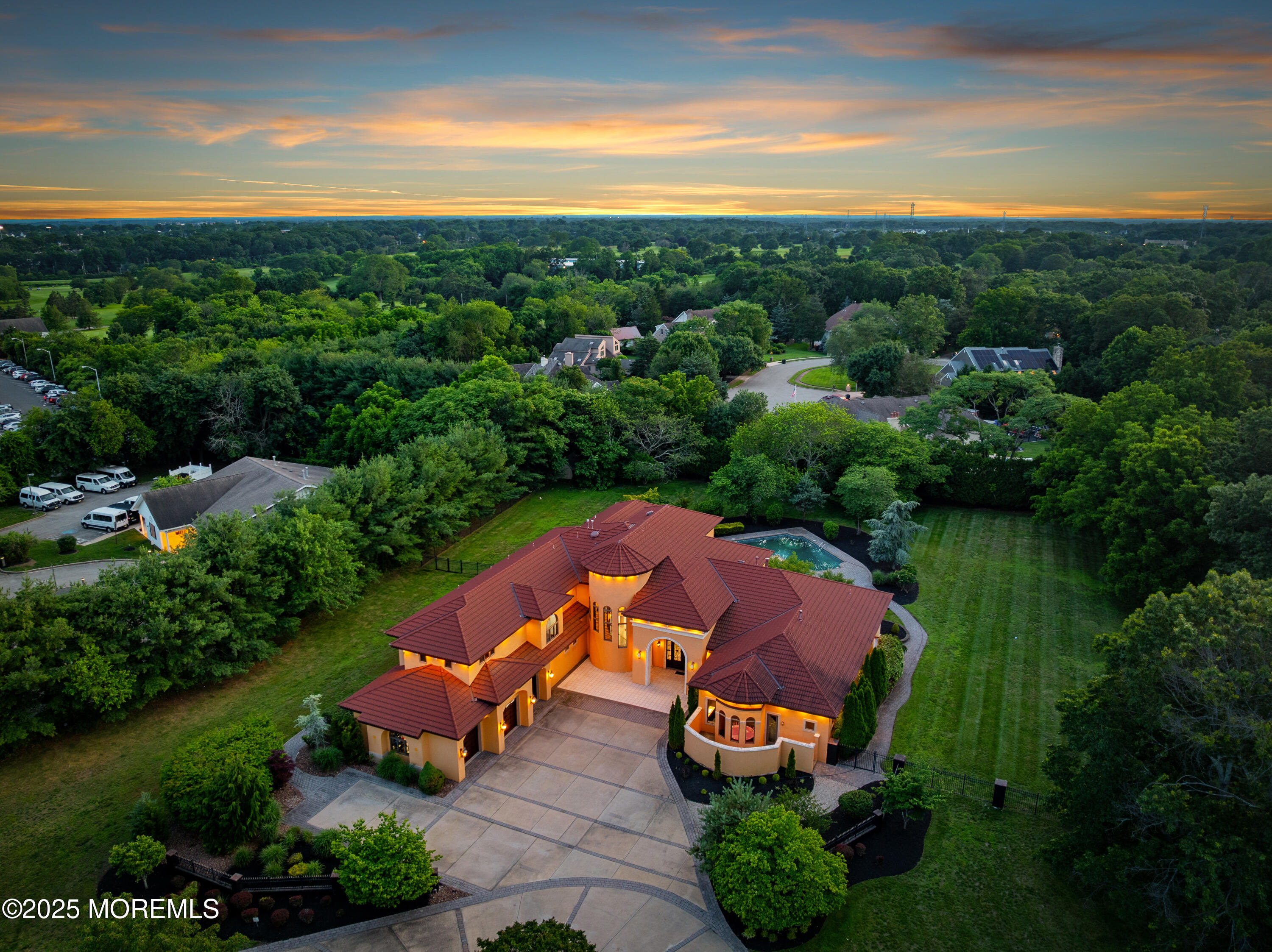 1548 N Bay Avenue Image 4