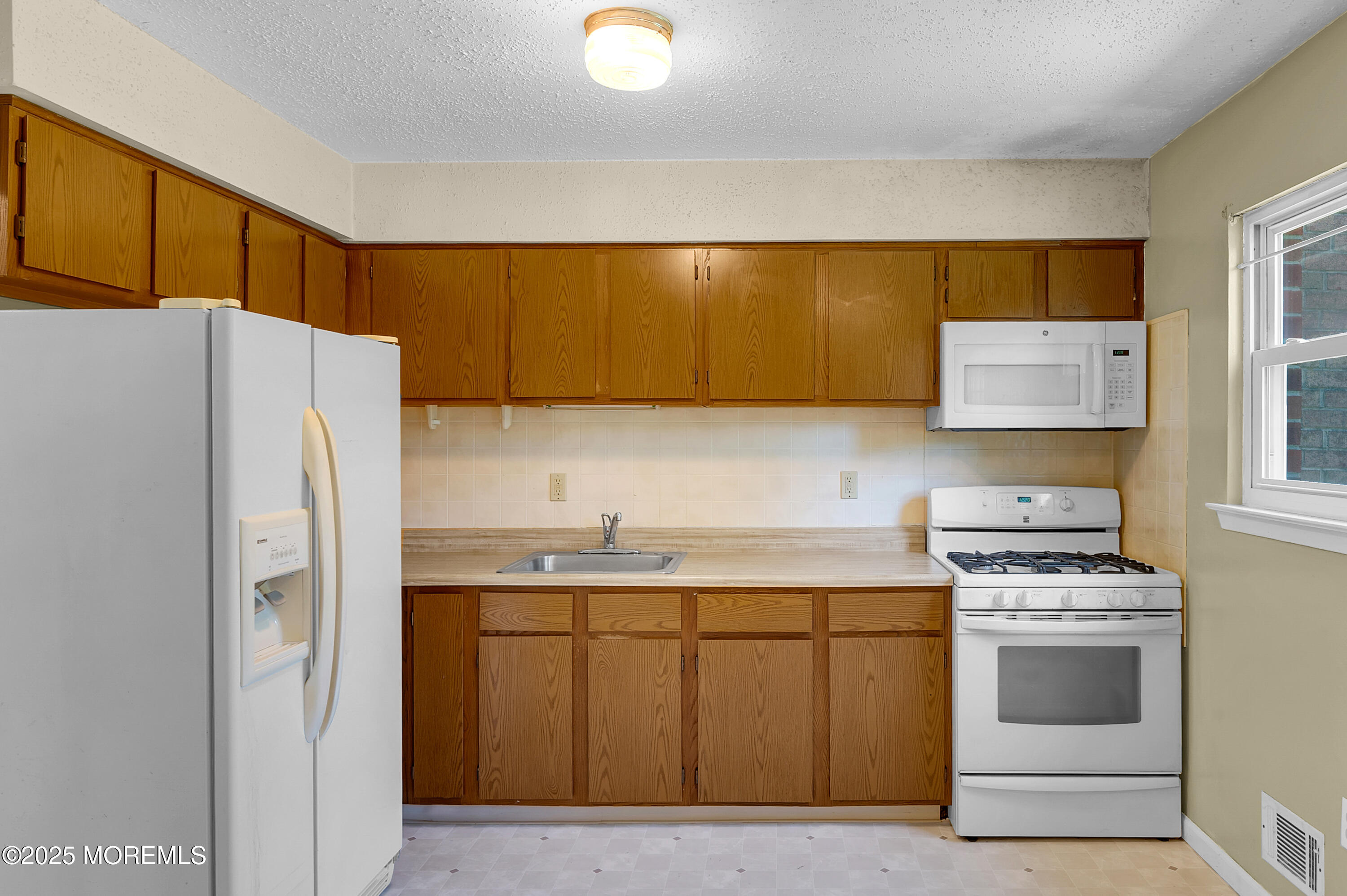 924 Kims Court Image 4