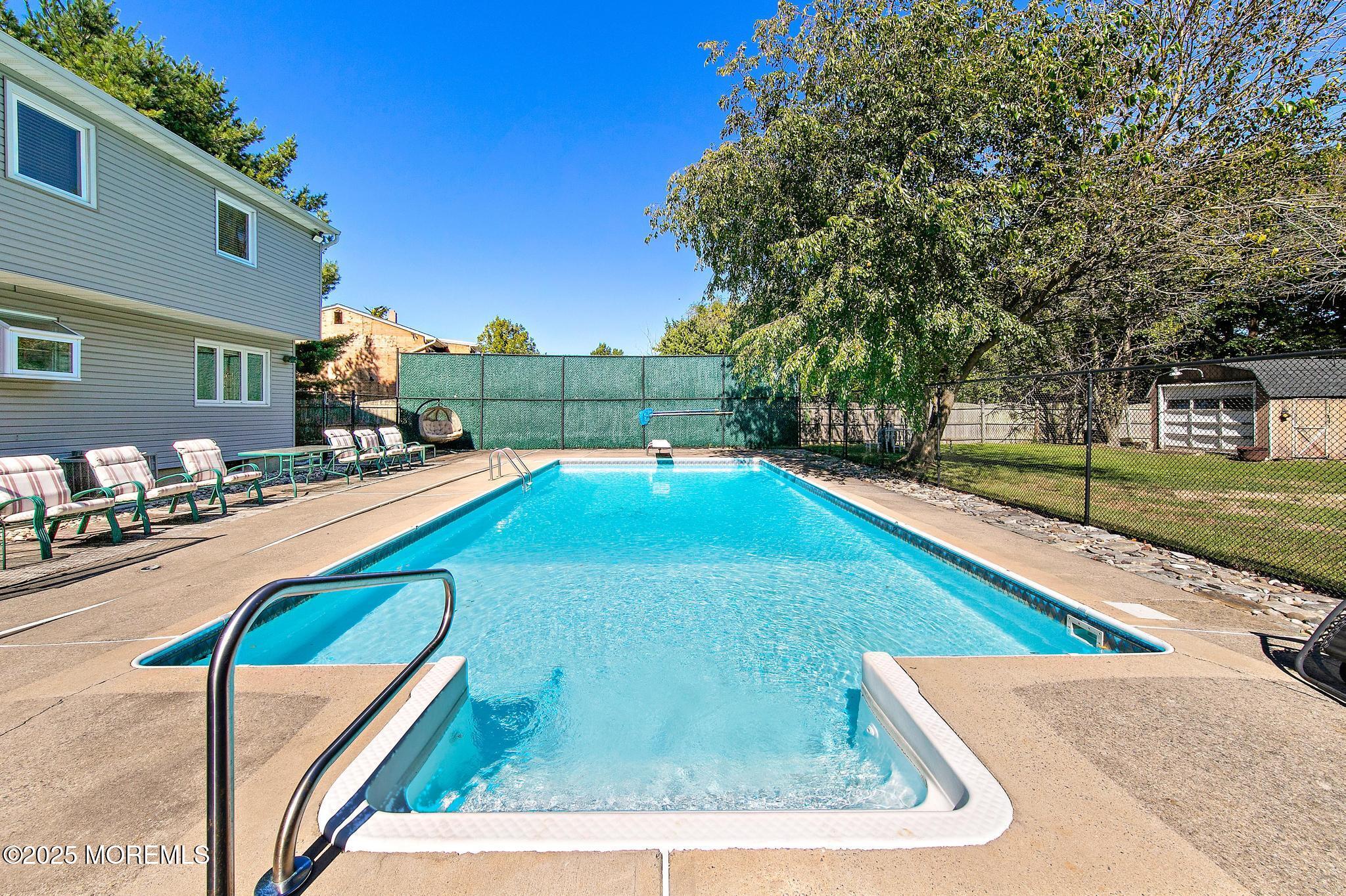 1375 Red Oak Drive Image 1