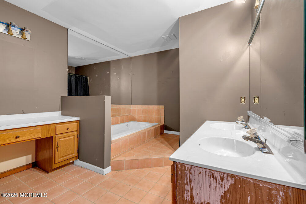 20 Camelot Terrace, Jackson, NJ, 08527 image 50