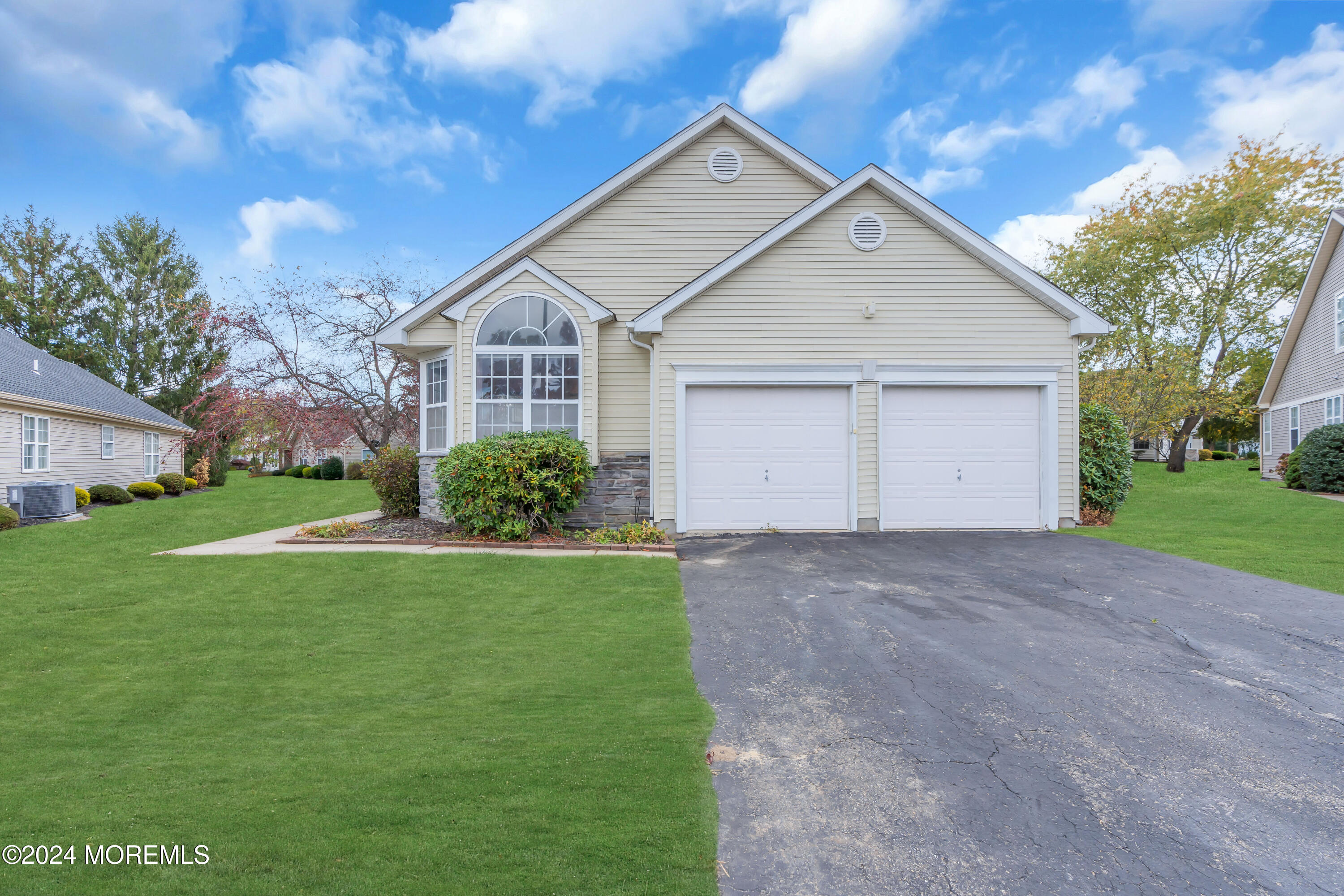 2464 Spring Hill Drive Image 2