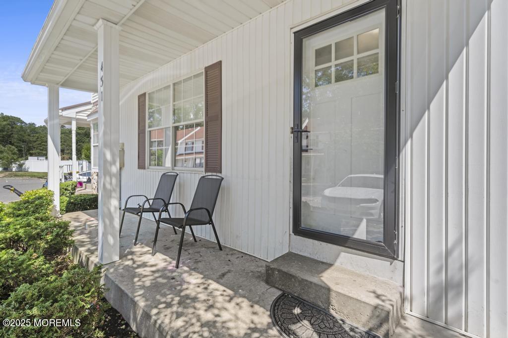 431 Rose Court Image 3