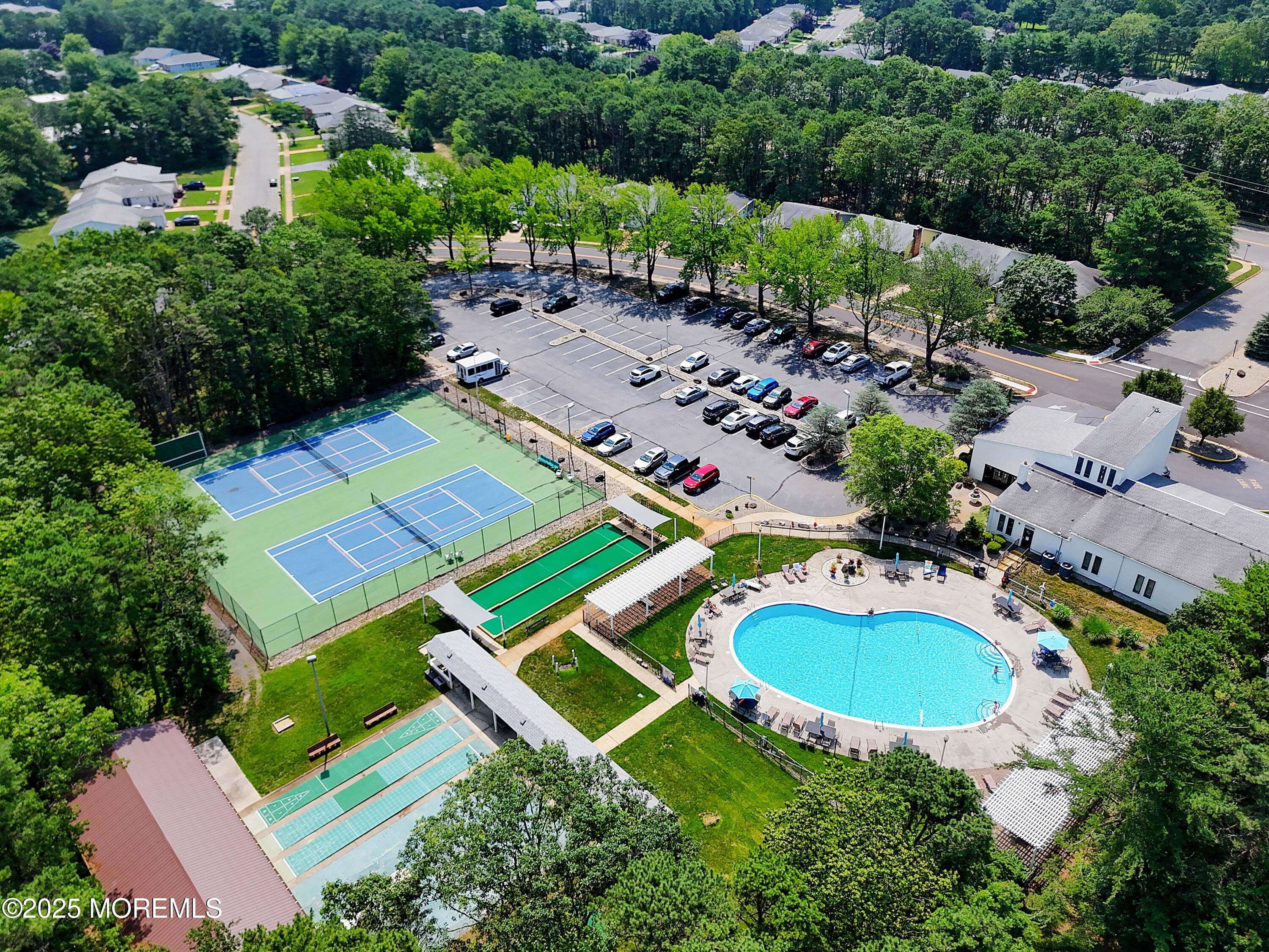 100 Courtshire Drive Image 5