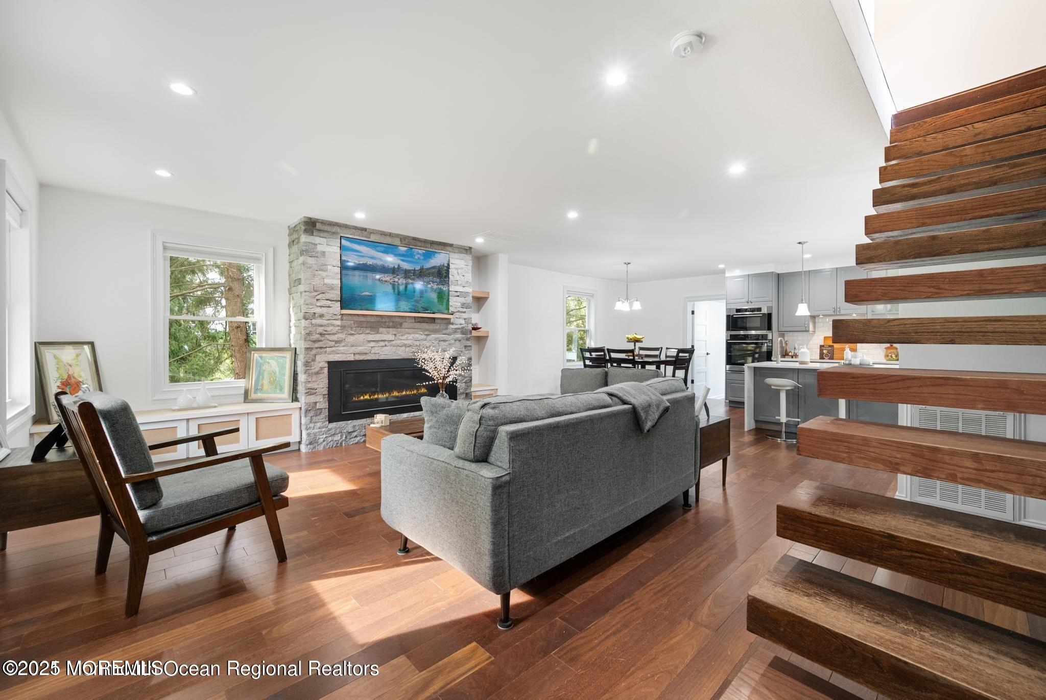 300 Monmouth Road Image 4