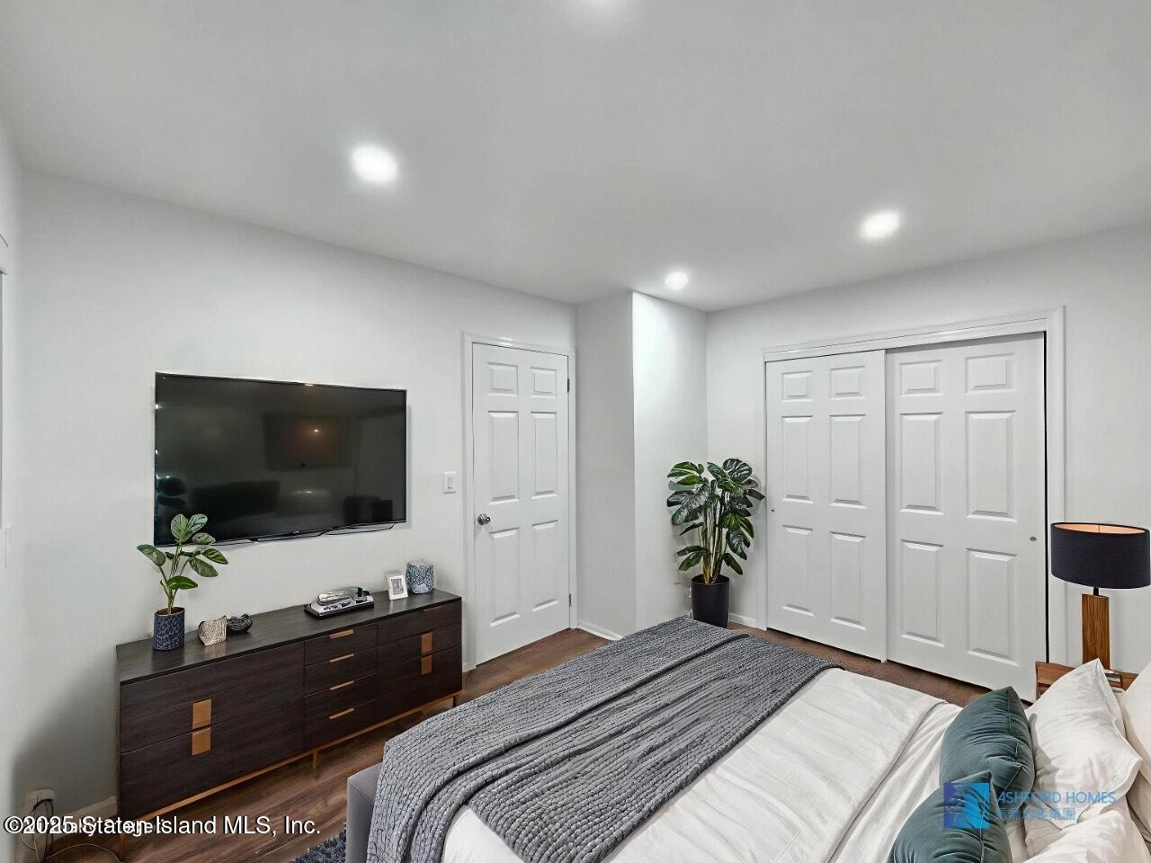 27 Corona Avenue Image 4