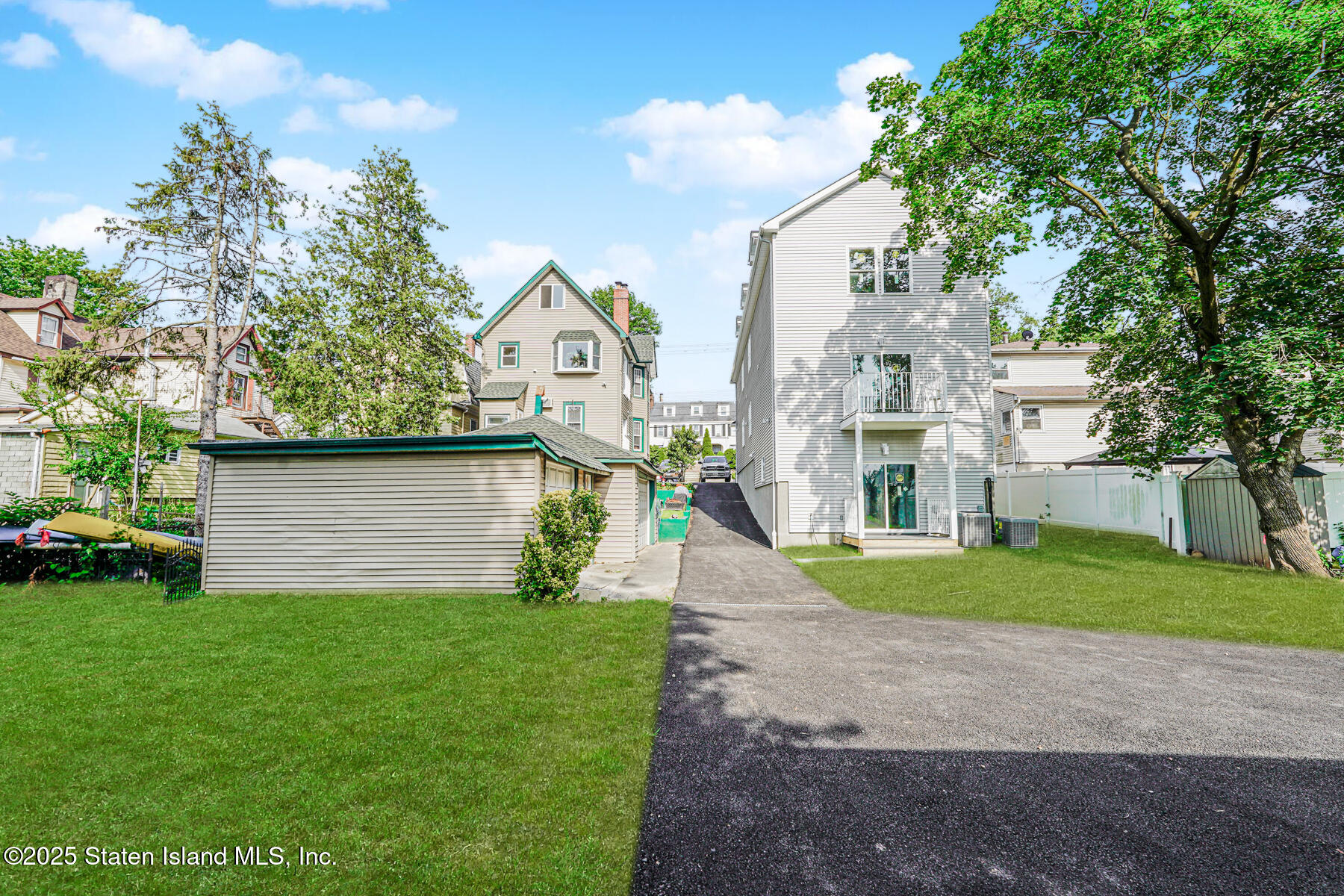 322 Jewett Avenue Image 5