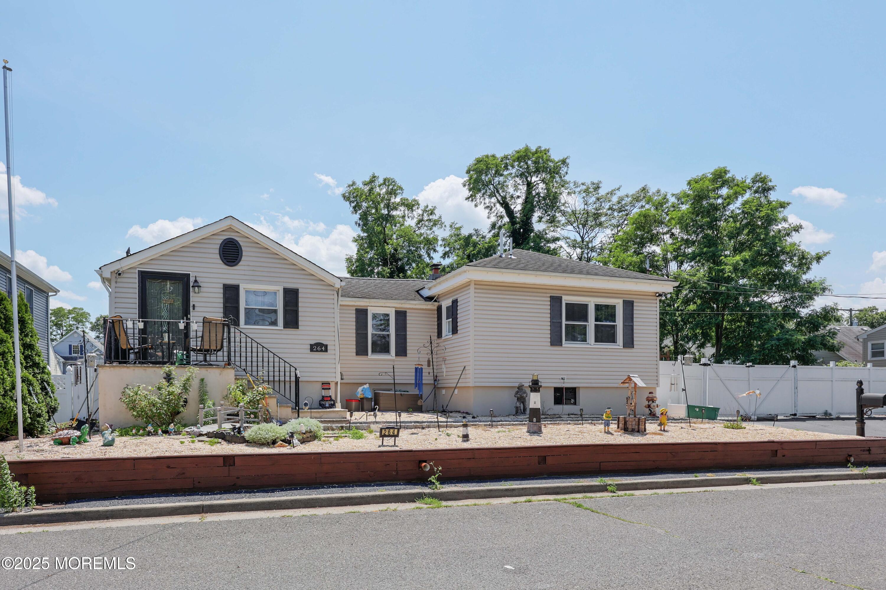 264 Linden Avenue, North Middletown, NJ, 07748