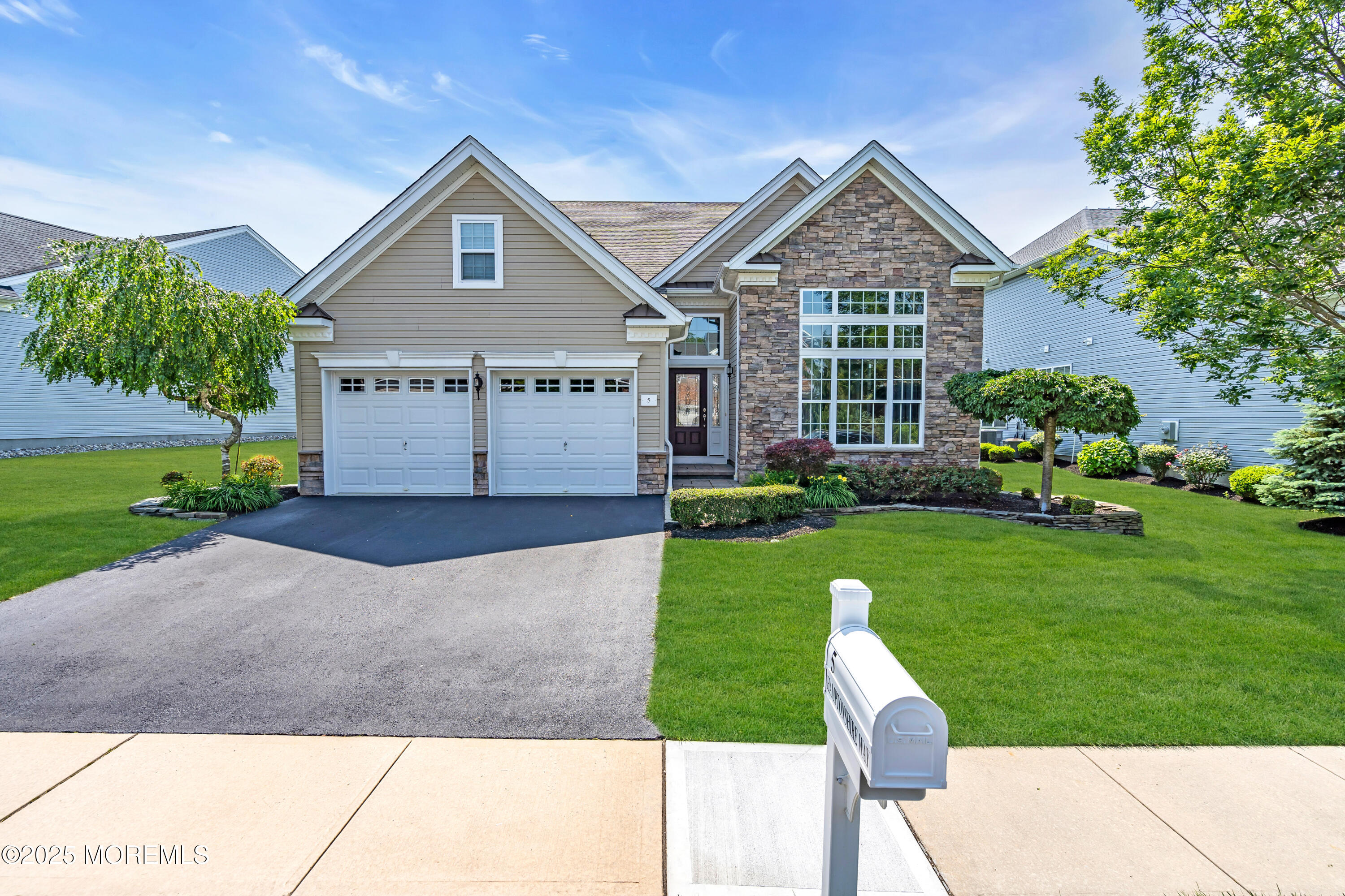 5 Hamptonshire Way Image 3