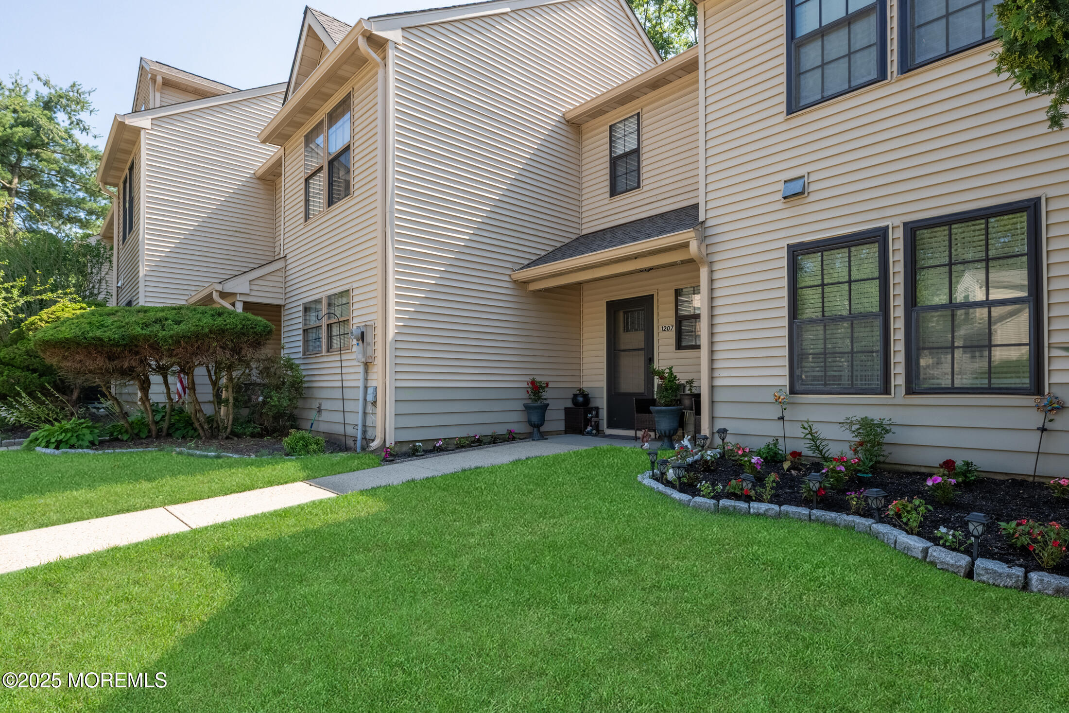 1207 Dahlia Court Image 2