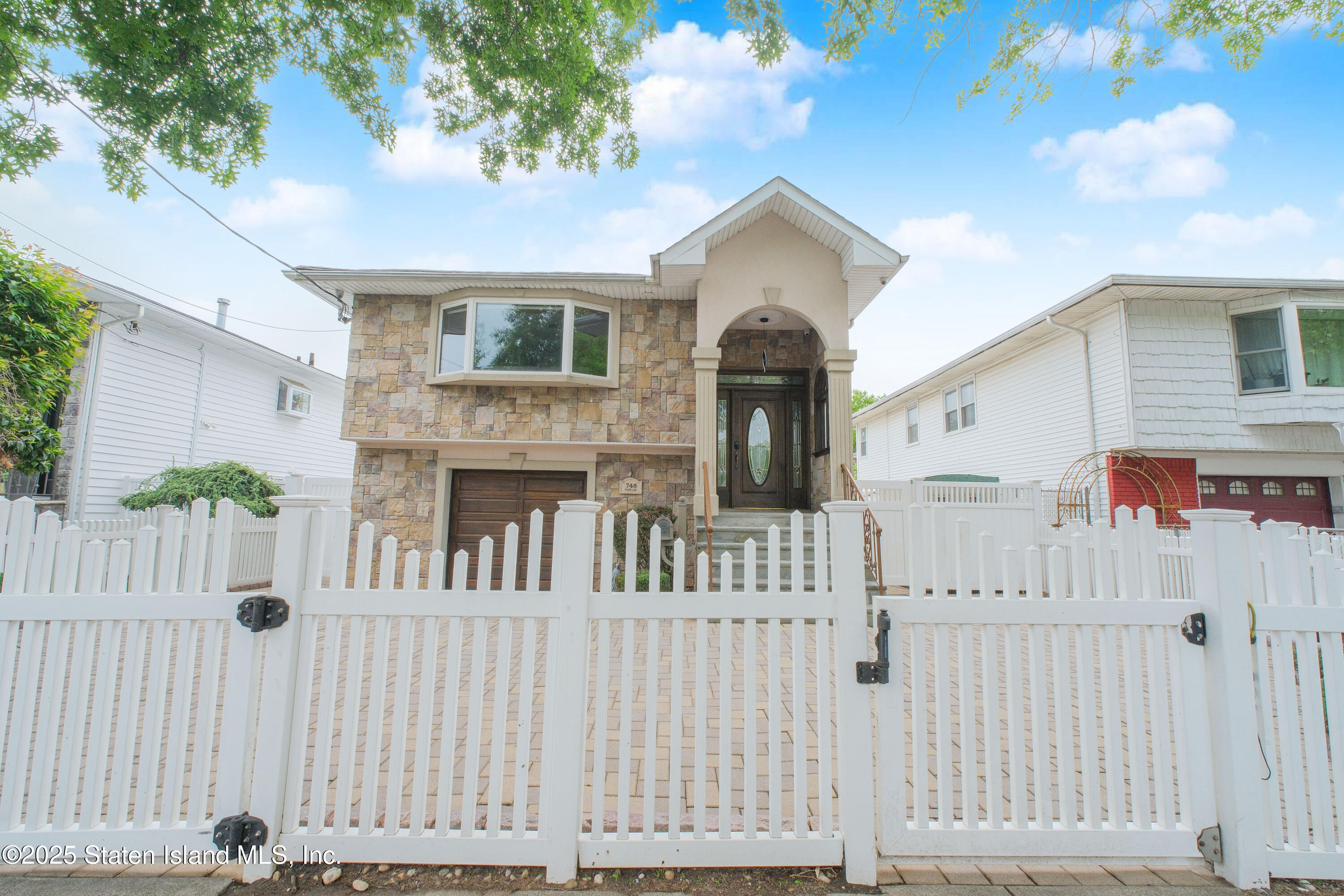 748 Tysens Lane Image 2