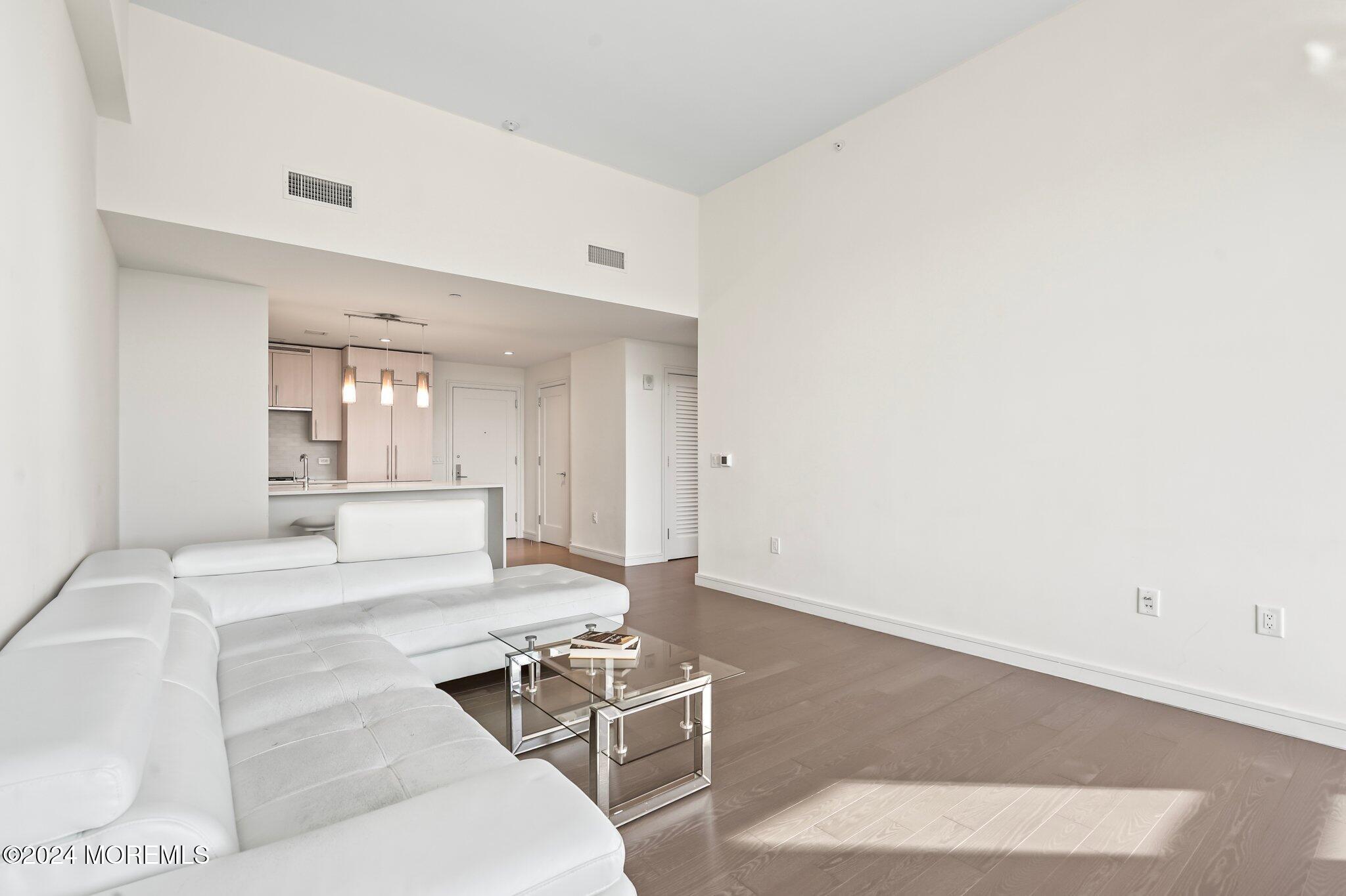 30 Melrose Terrace 608 Image 4