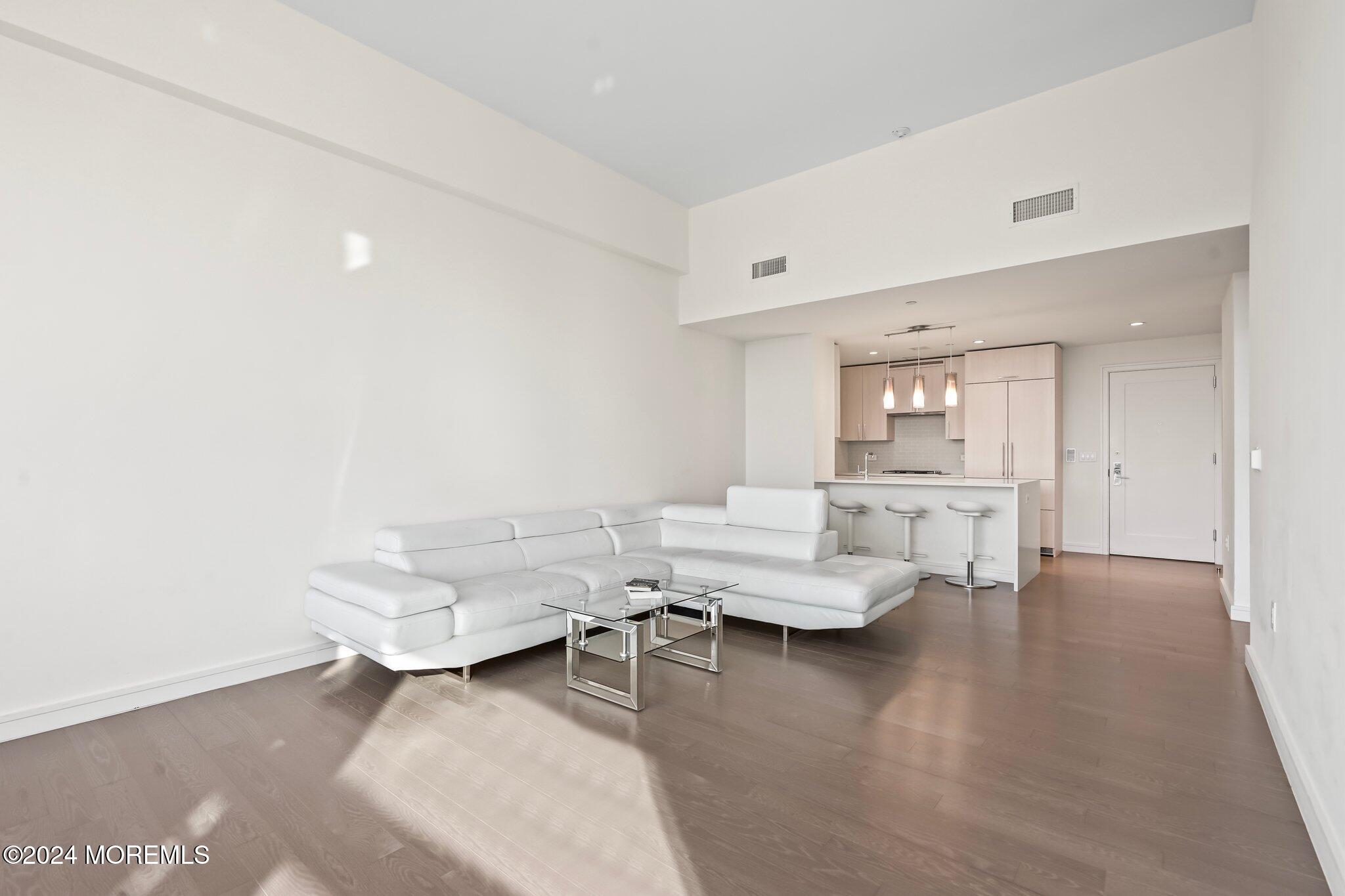 30 Melrose Terrace 608 Image 5