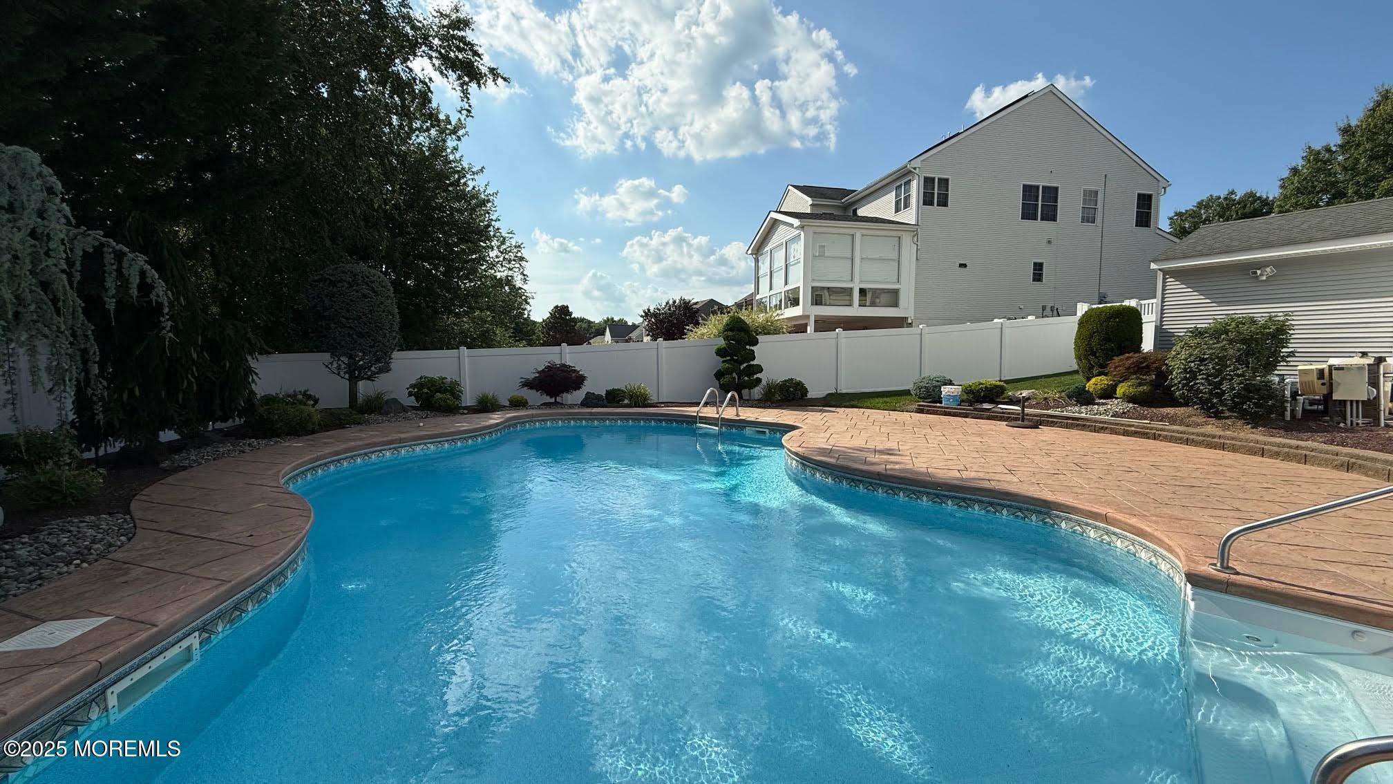 7 Overhill Drive Image 4