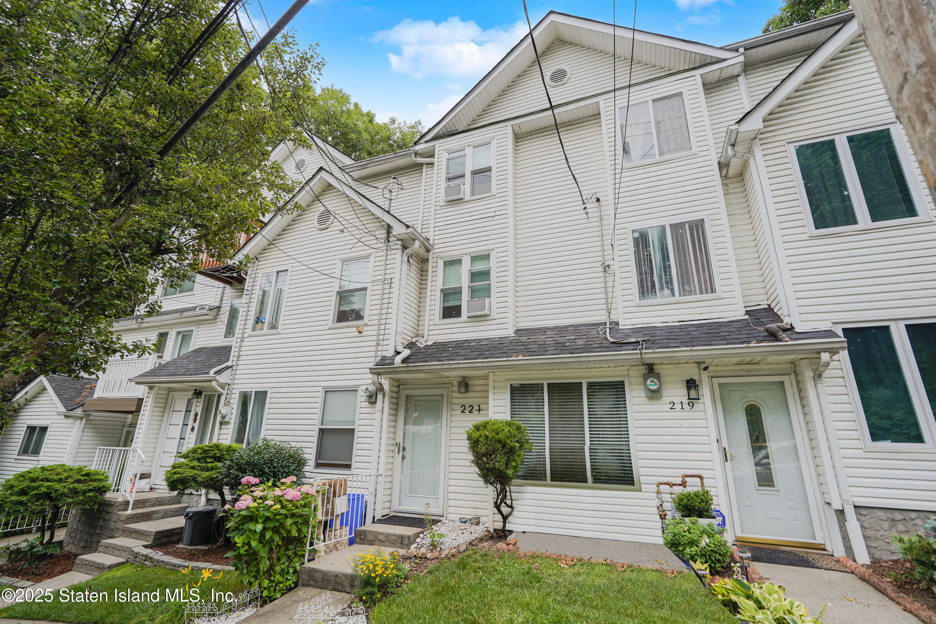 221 Arlo Rd Road, Staten Island, NY, 10301