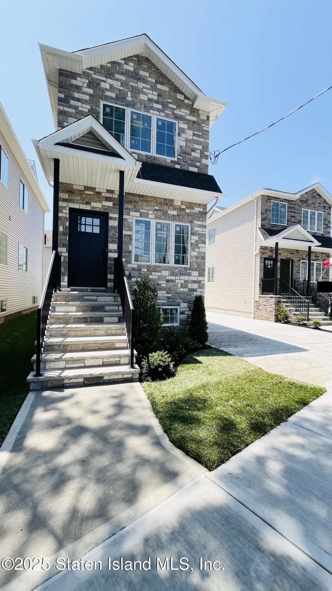 1384 Clove Road Image 1