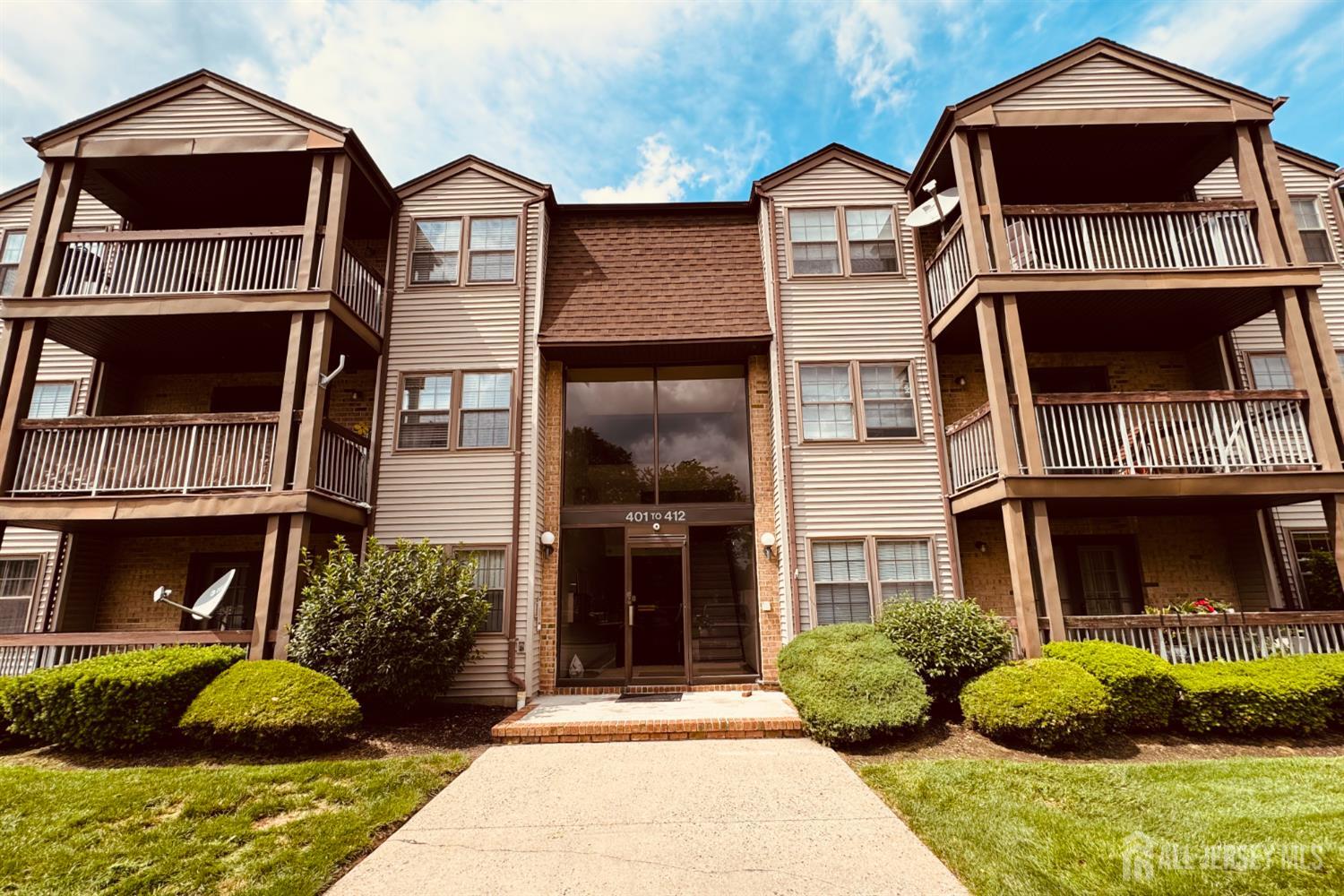404 Newport Court, Fords, NJ, 08863