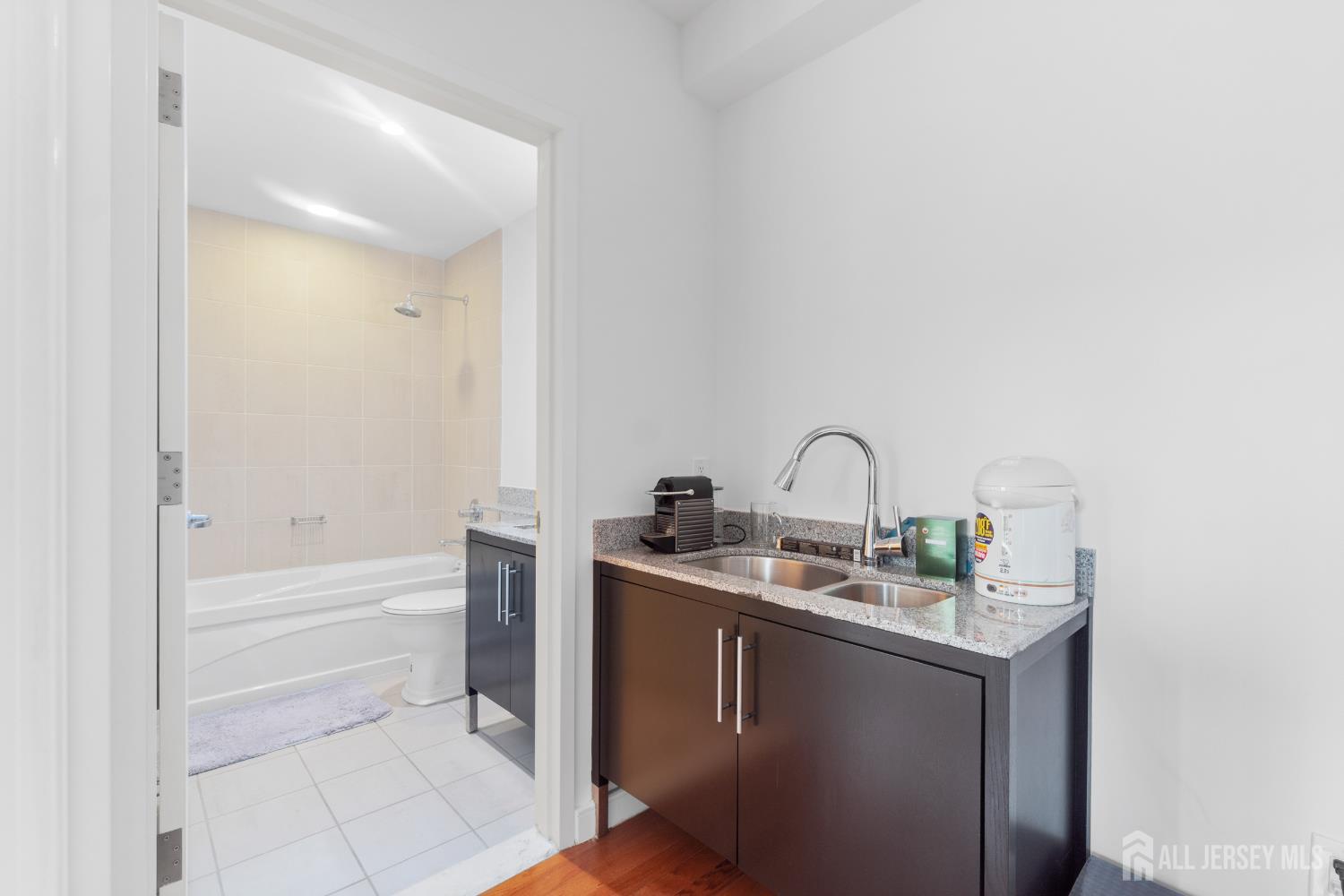 1 Shore Lane 619, Jersey City, NJ, 07302 image 25