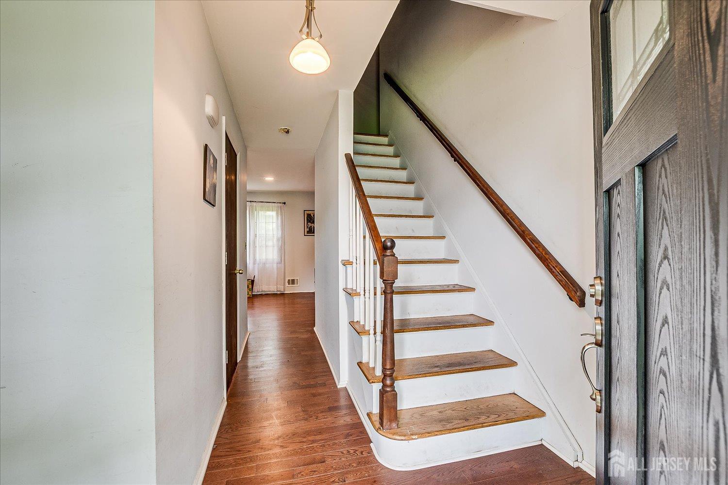 10 Ginesi Court, Metuchen, NJ, 08840
